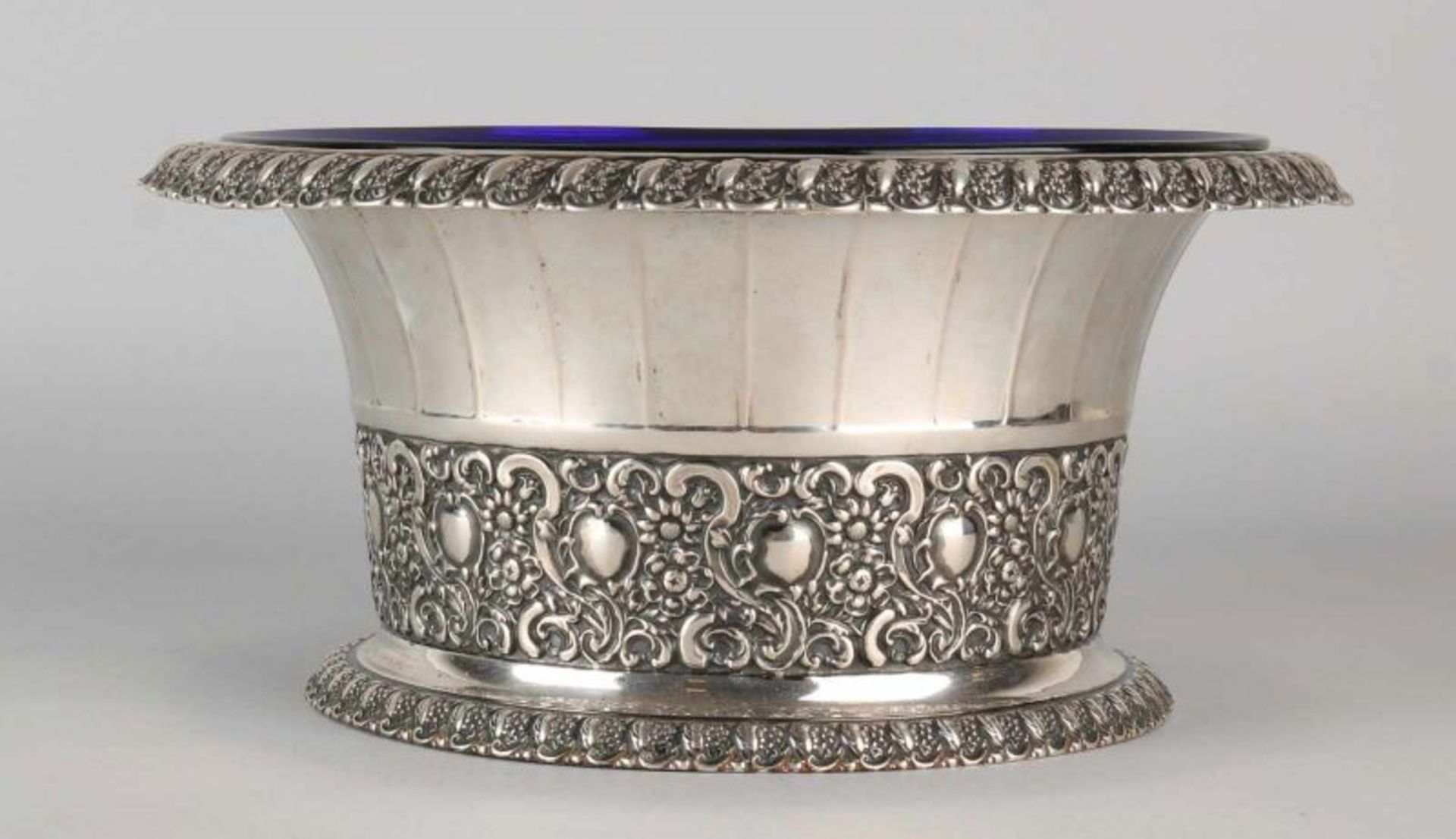 Large silver tray, 800/000, with blue glass liner. Round model decorated with ribs, a folded-back - Image 2 of 3