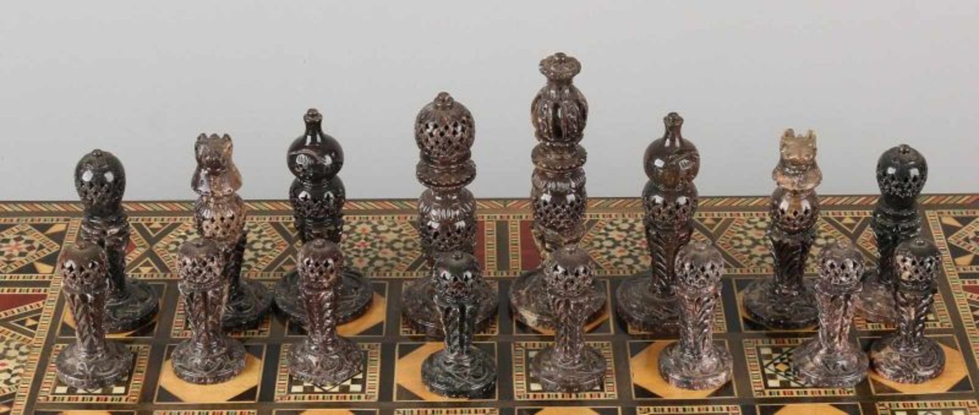 Eastern soapstone chess with intarsia chessboard. Morocco / Turkey. Size: 16 x 50 x 50 cm. In good - Image 3 of 3