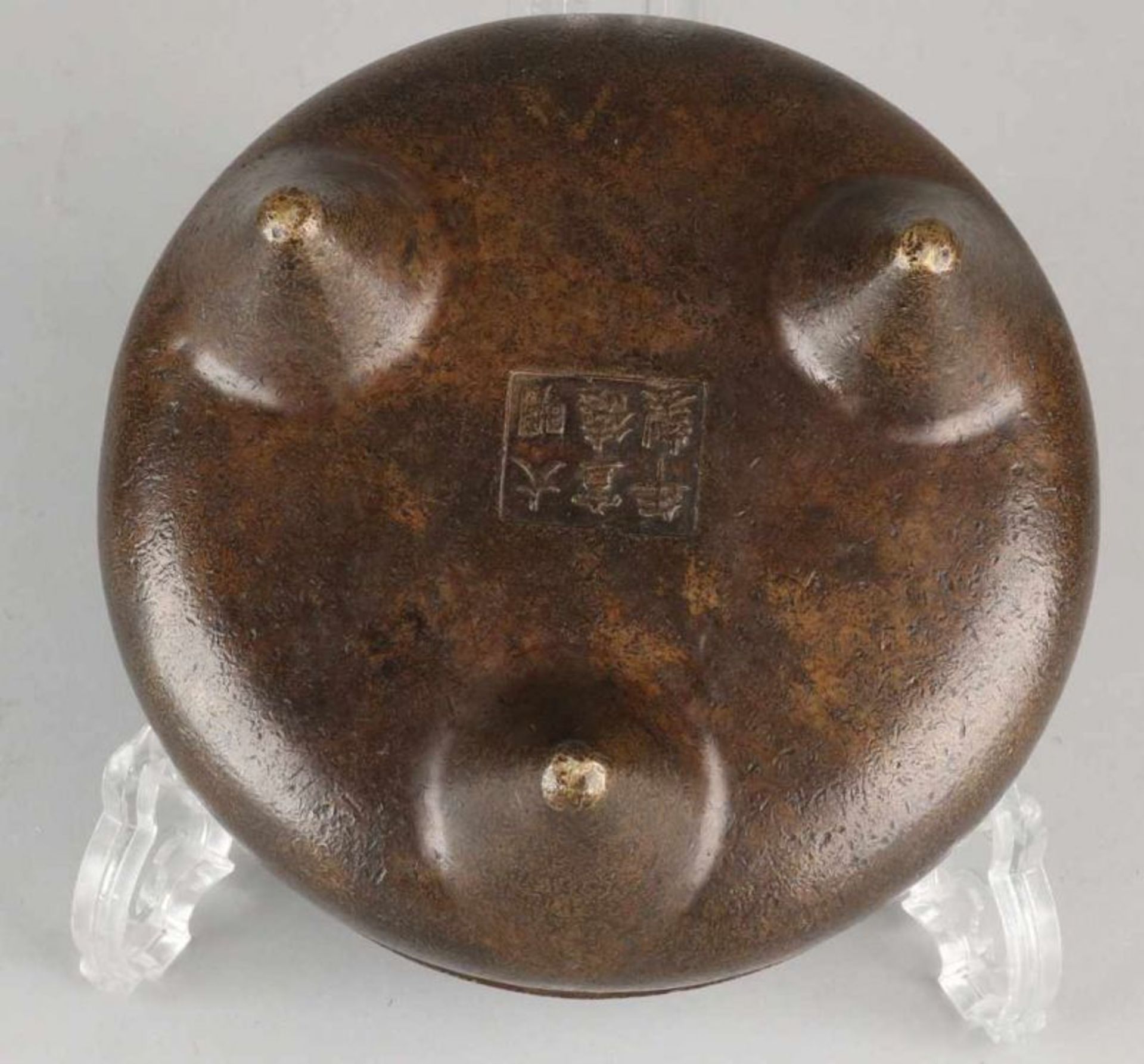 Old / antique Chinese bronze incense burner with bottom mark. Size: 12 x 16 cm dia. In good - Bild 2 aus 2