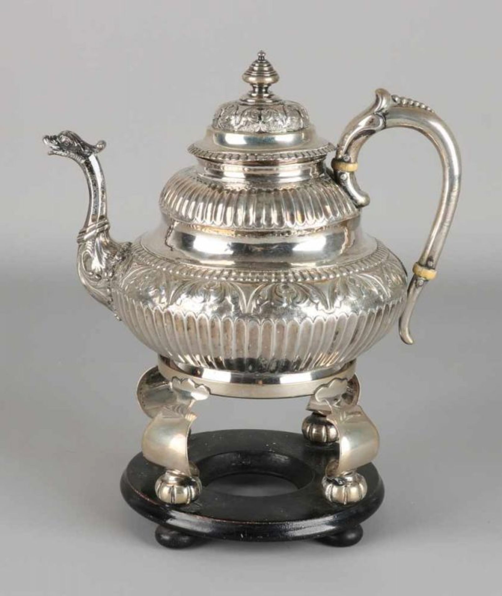 Friese antique silver coffeepot on Comfoor, Silver can with fluting and a border with floral