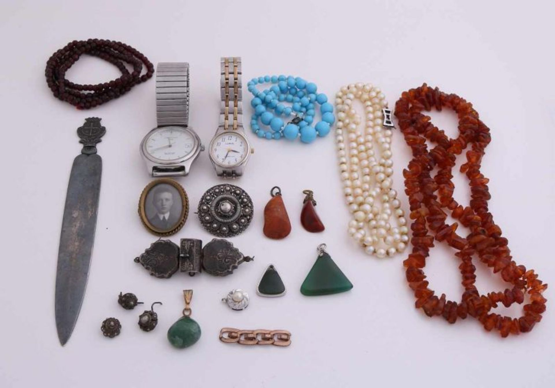 Lot with various jewelry o.a.2 watches, Certina and lorus, silver bible Finally, various pendants,