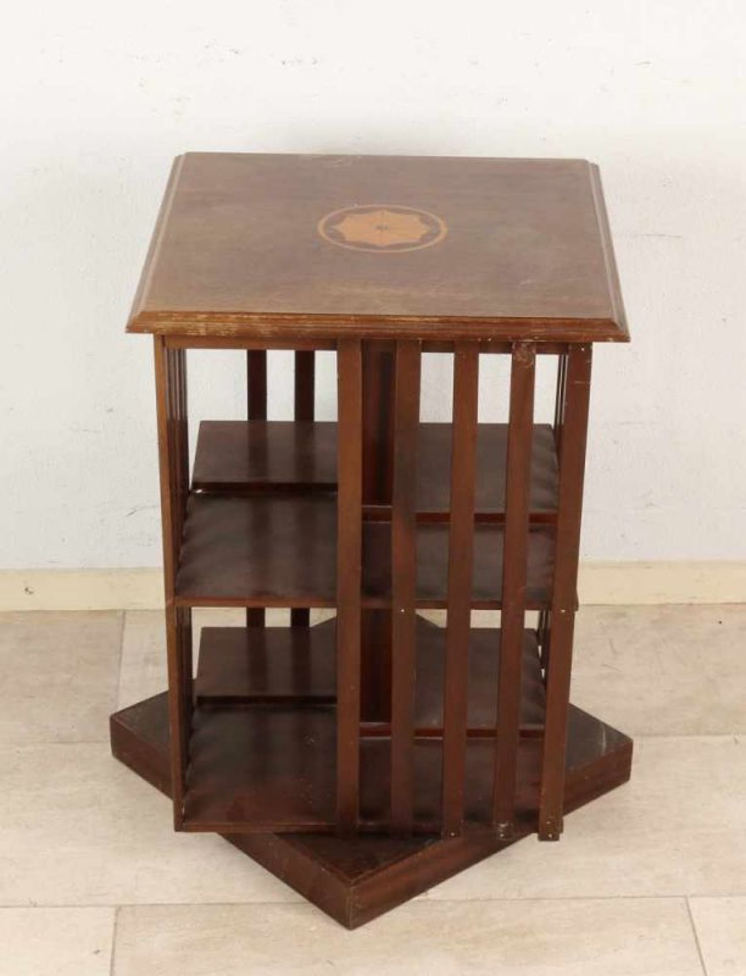 Antique English mahogany book mill with intarsia top. Approximately 1900. Size: 68 x 46 x 47 cm.