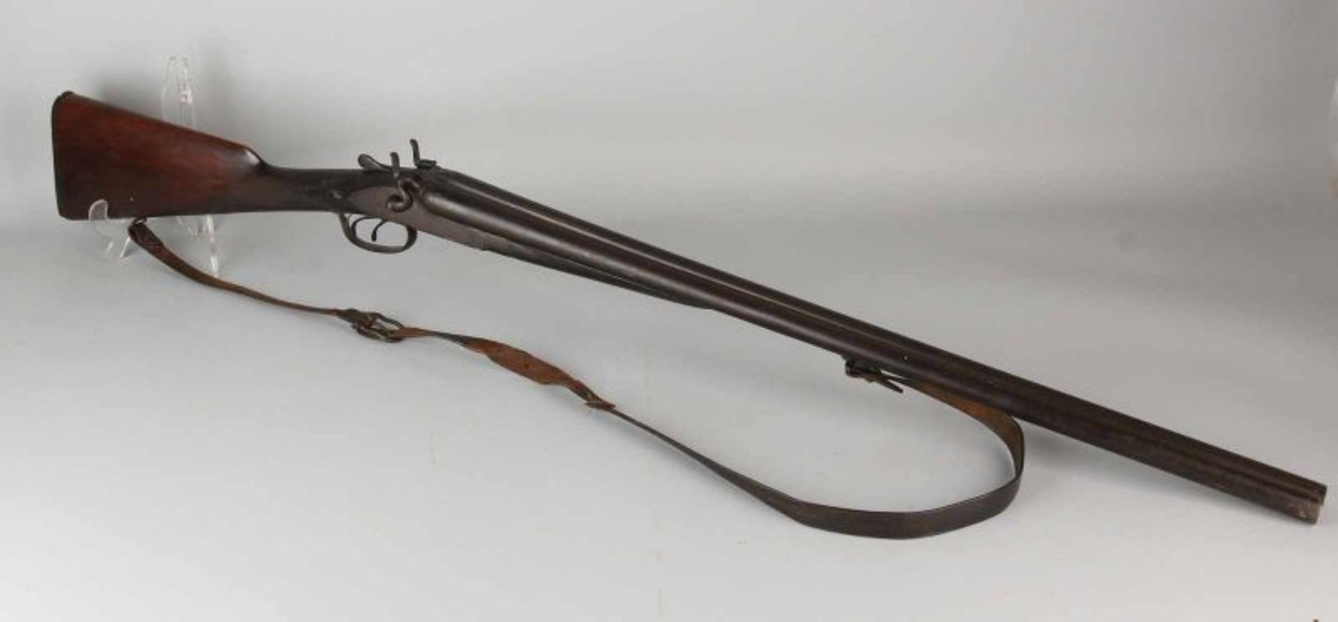 Antique double-barreled shotgun. Signed Eprouyl Poudre pyroxylee. Dimensions: L 111 cm. In good