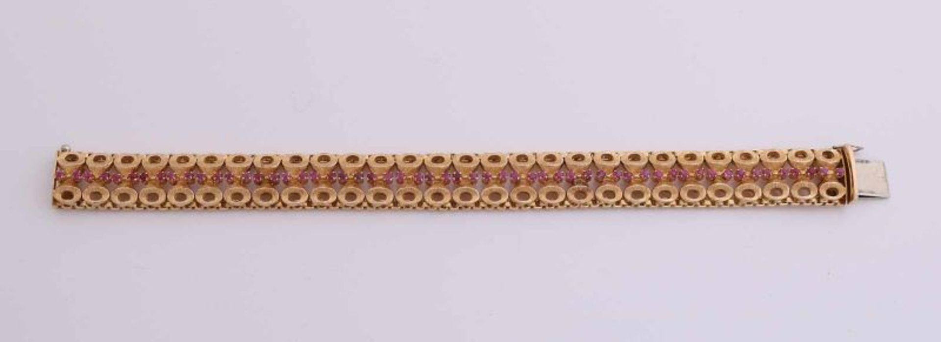 Elegant yellow gold bracelet, 750/000, with rubies. Wide gold link bracelet with matte processing. - Image 2 of 2