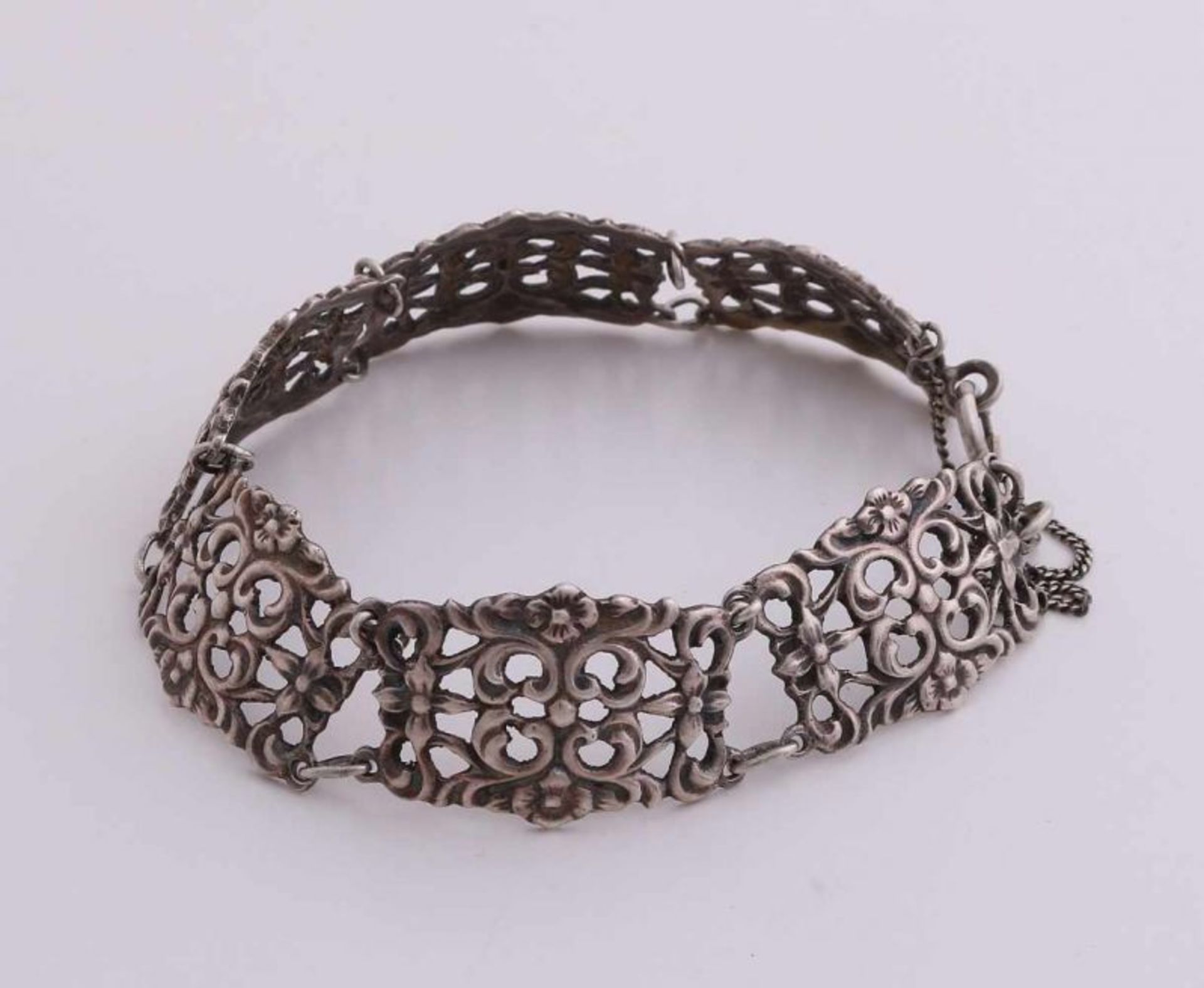 Silver bracelet, 835/000, with Biedermeier link. Width 18 mm. 22cm. safety. ca 21 grams. In good