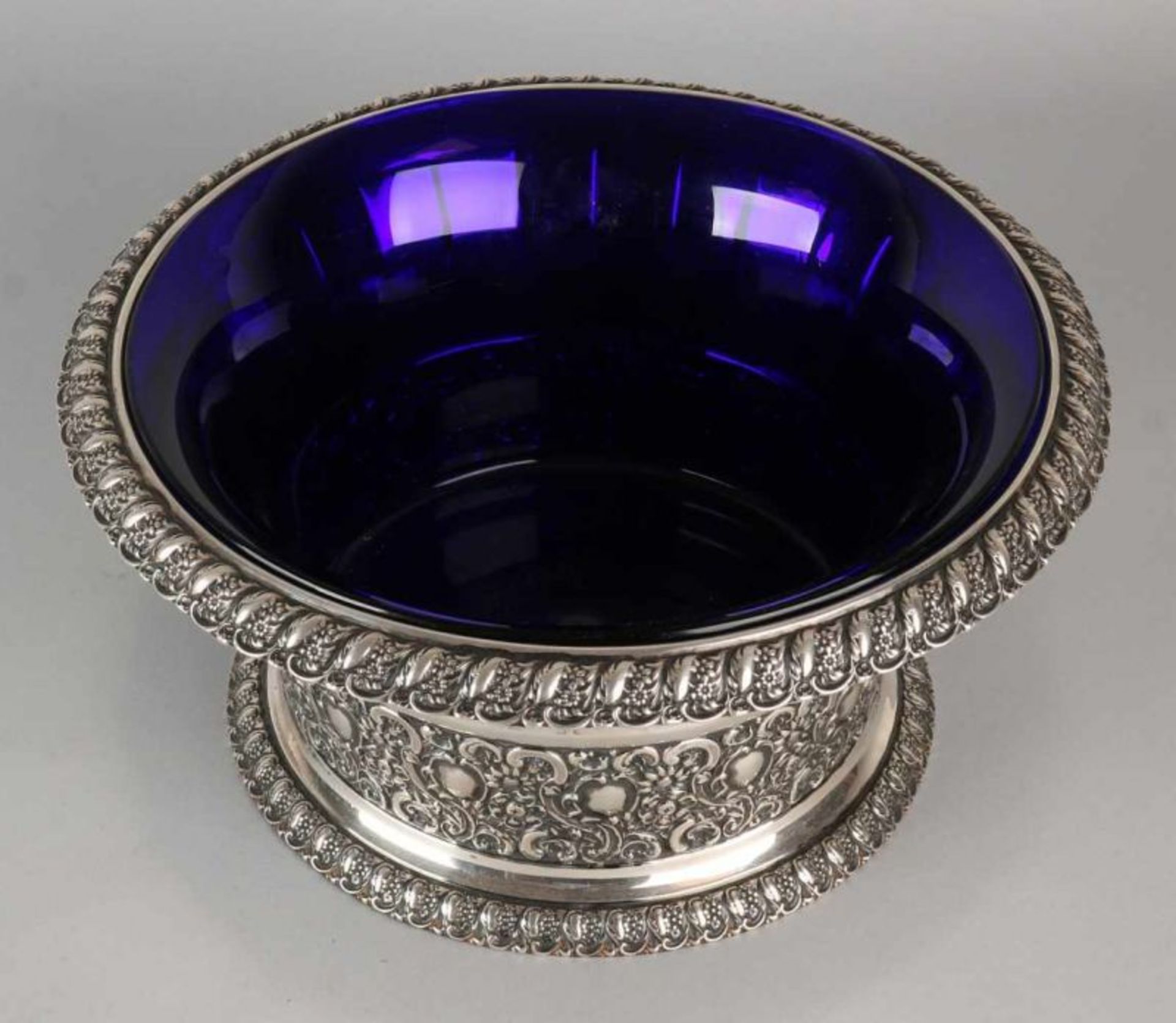 Large silver tray, 800/000, with blue glass liner. Round model decorated with ribs, a folded-back - Image 3 of 3