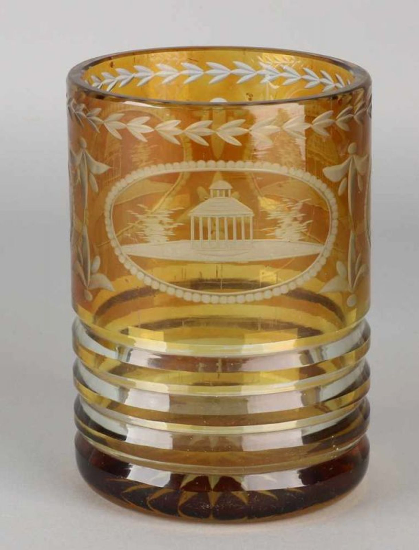 Antique crystal glass jar with Masonic citadels. Size: 16 x 11 cm dia. In good condition.
