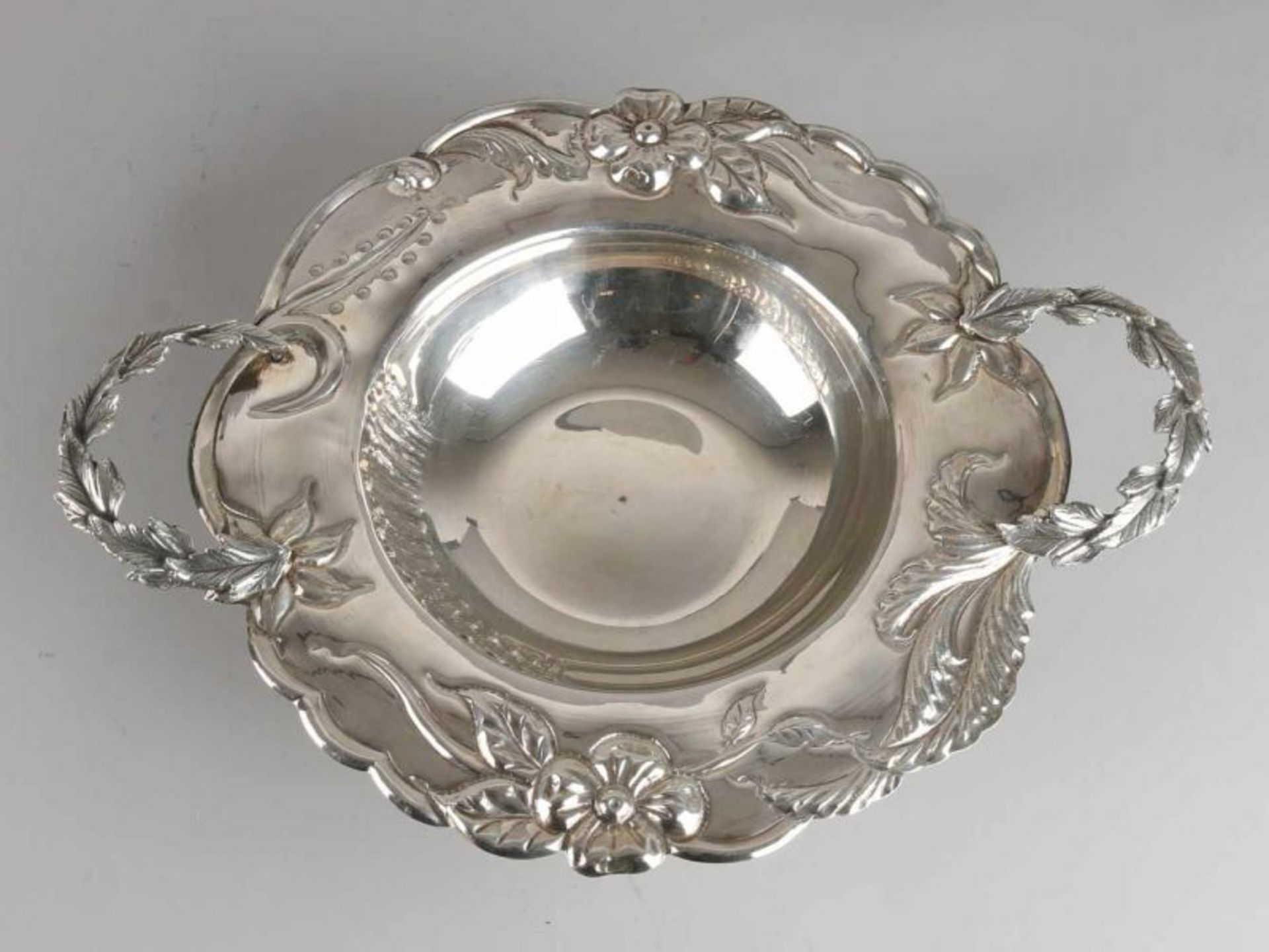 Fine silver platter, 835/000, round model with a molded edge with floral decoration, set on a - Image 2 of 2