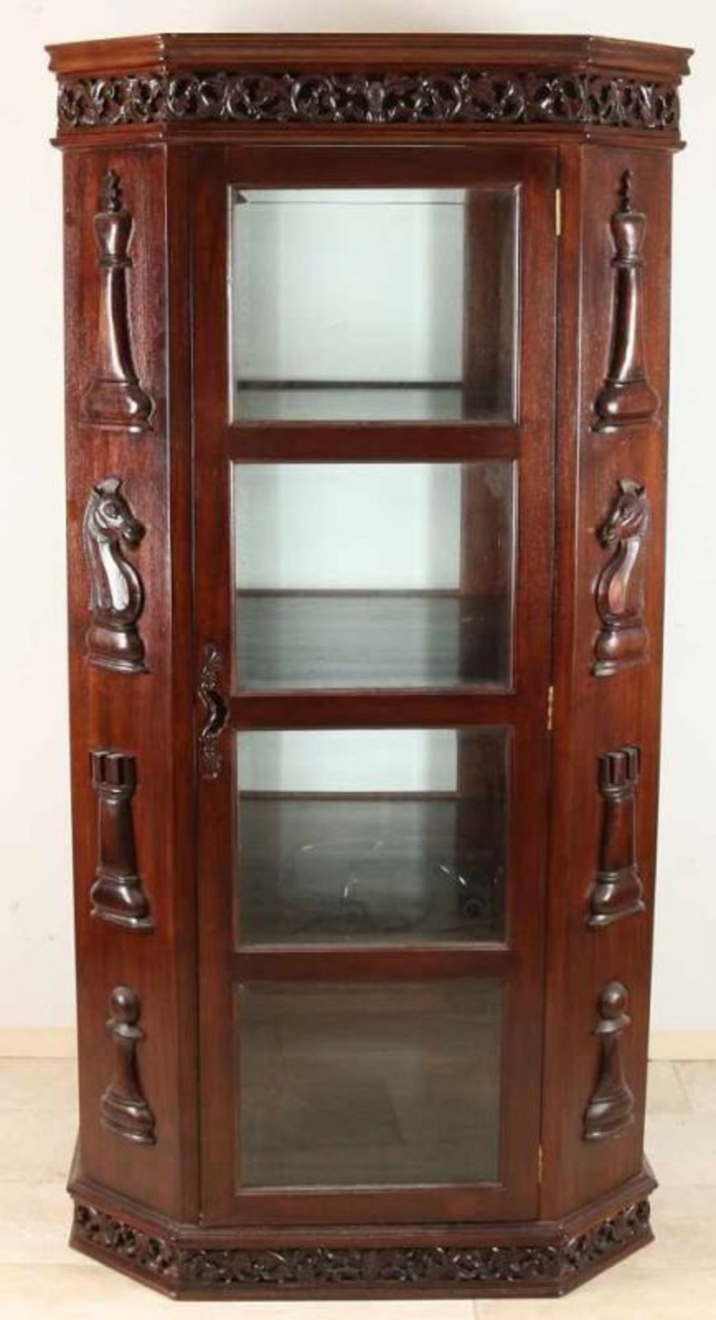 Octagonal two-door display case with teak faceted glass timber and sliced ??pieces. Second half 20th