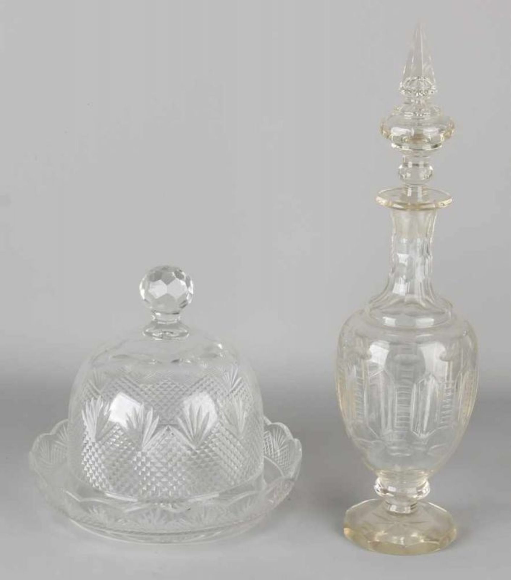 Twice antique crystal. One major cheese dish + ground glass stopper decanter. Size: 20-39 cm. In