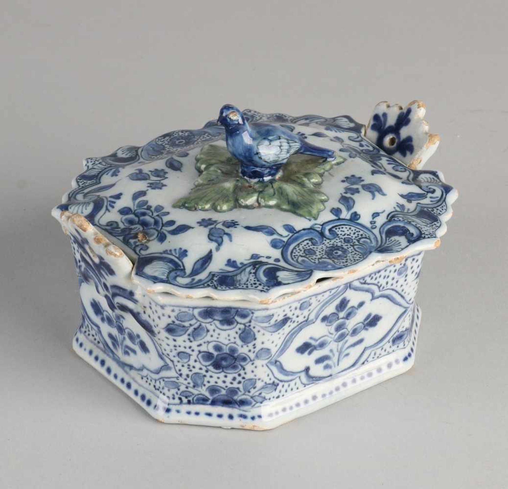 Rare 18th century Delft Fayence dekselbak with floral / dove decor. Marked with the pot. P. Parea