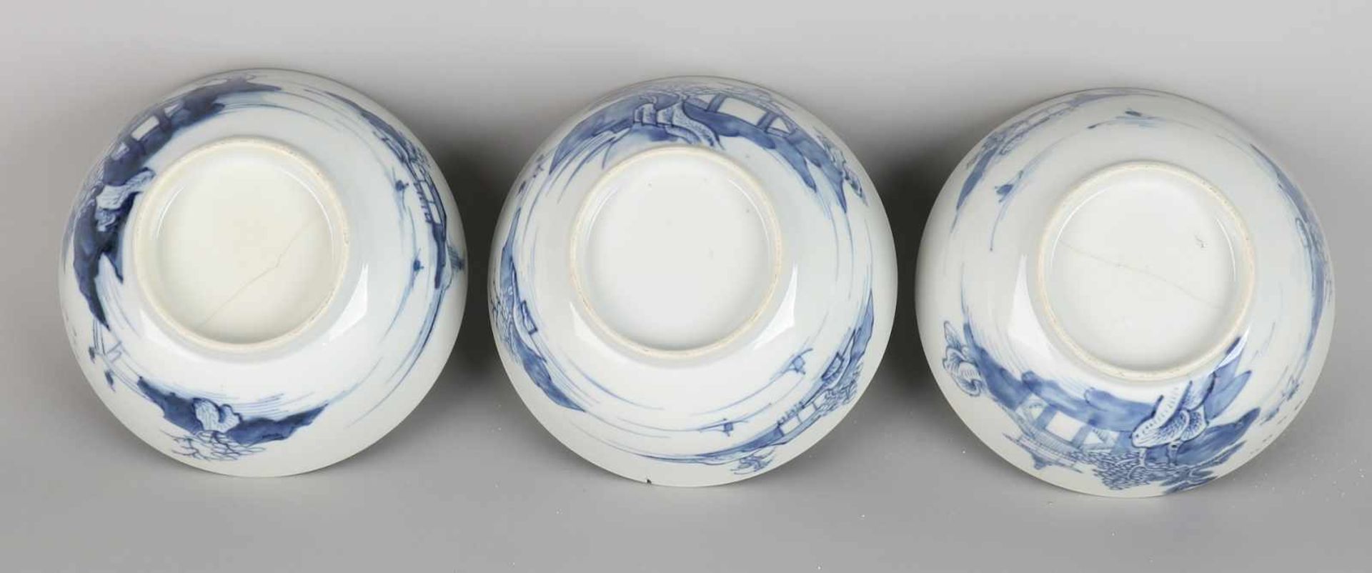Three antique Chinese porcelain bowls with coastal resort decor and pagodas. Circa 1800. All - Bild 3 aus 3