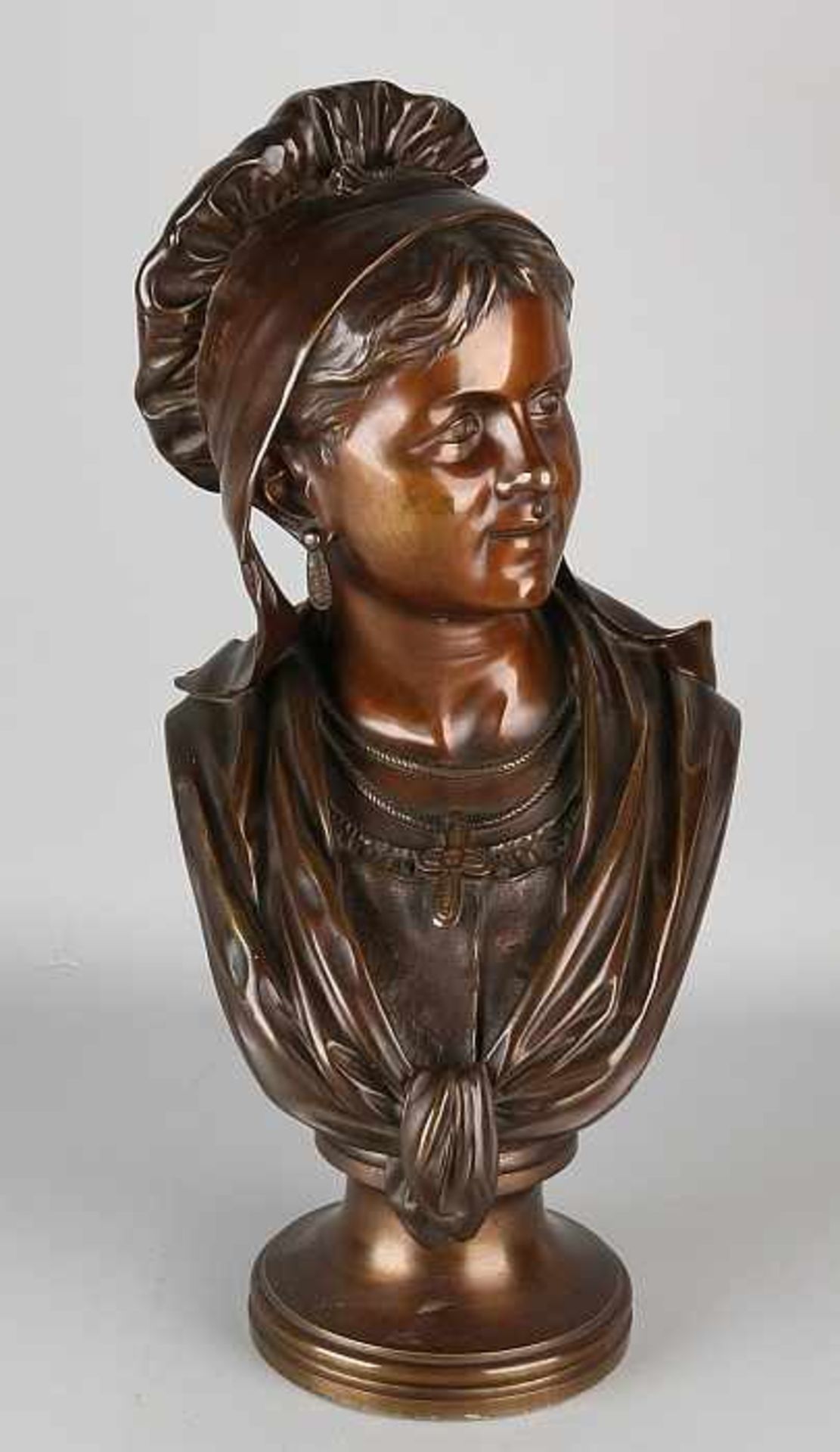 Large antique bronze bust by Leon Spilliart. 1881 - 1946. French farmers girl. Circa 1900.