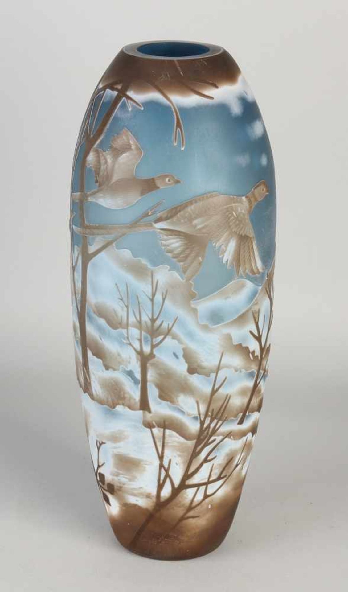 Big Gallé style glass vase with flying doves in landscape. 21st century. Dimensions: 37 cm. In