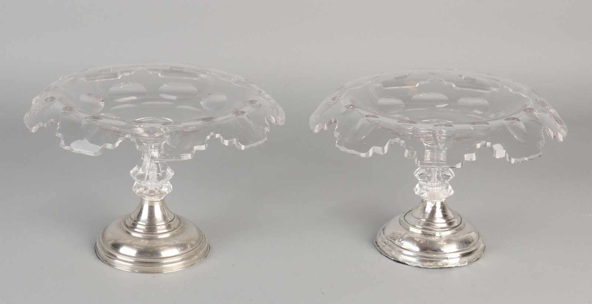 Two crystal tazza with folded edge placed on a round base with silver pearl edge, 833/000. ø20x14cm.