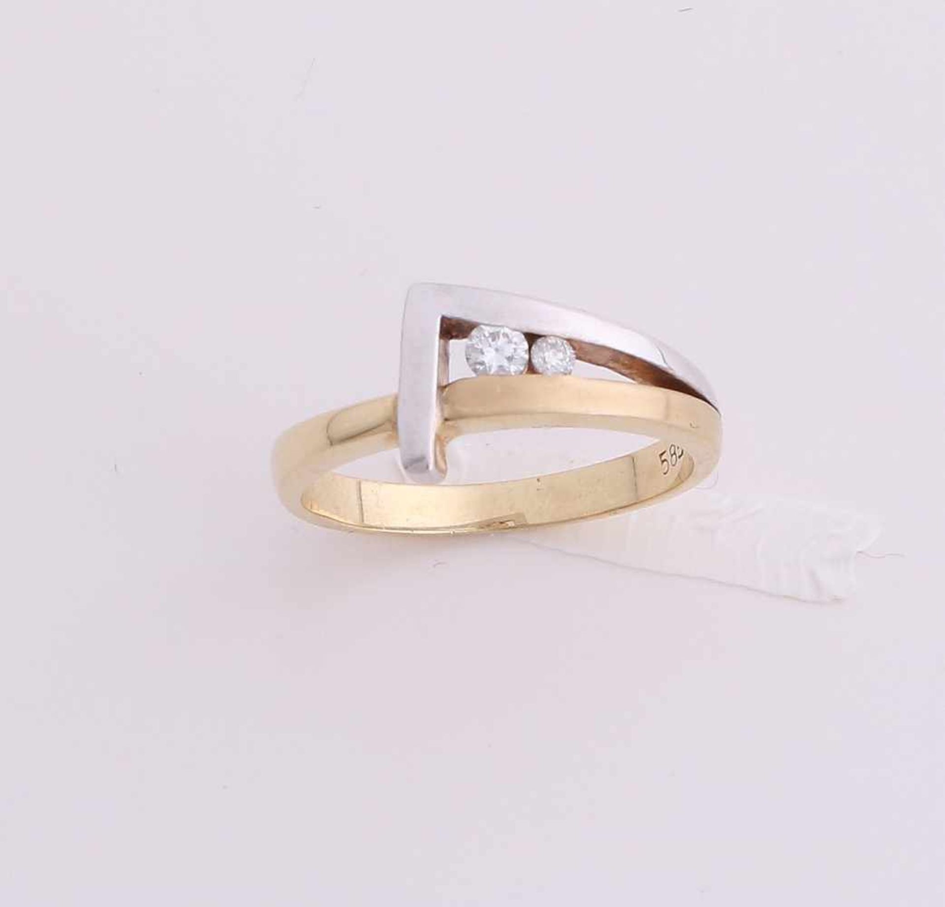 Bicolour gold ring, 585/000, with diamonds. Tight fantasy ring with white and yellow gold, set