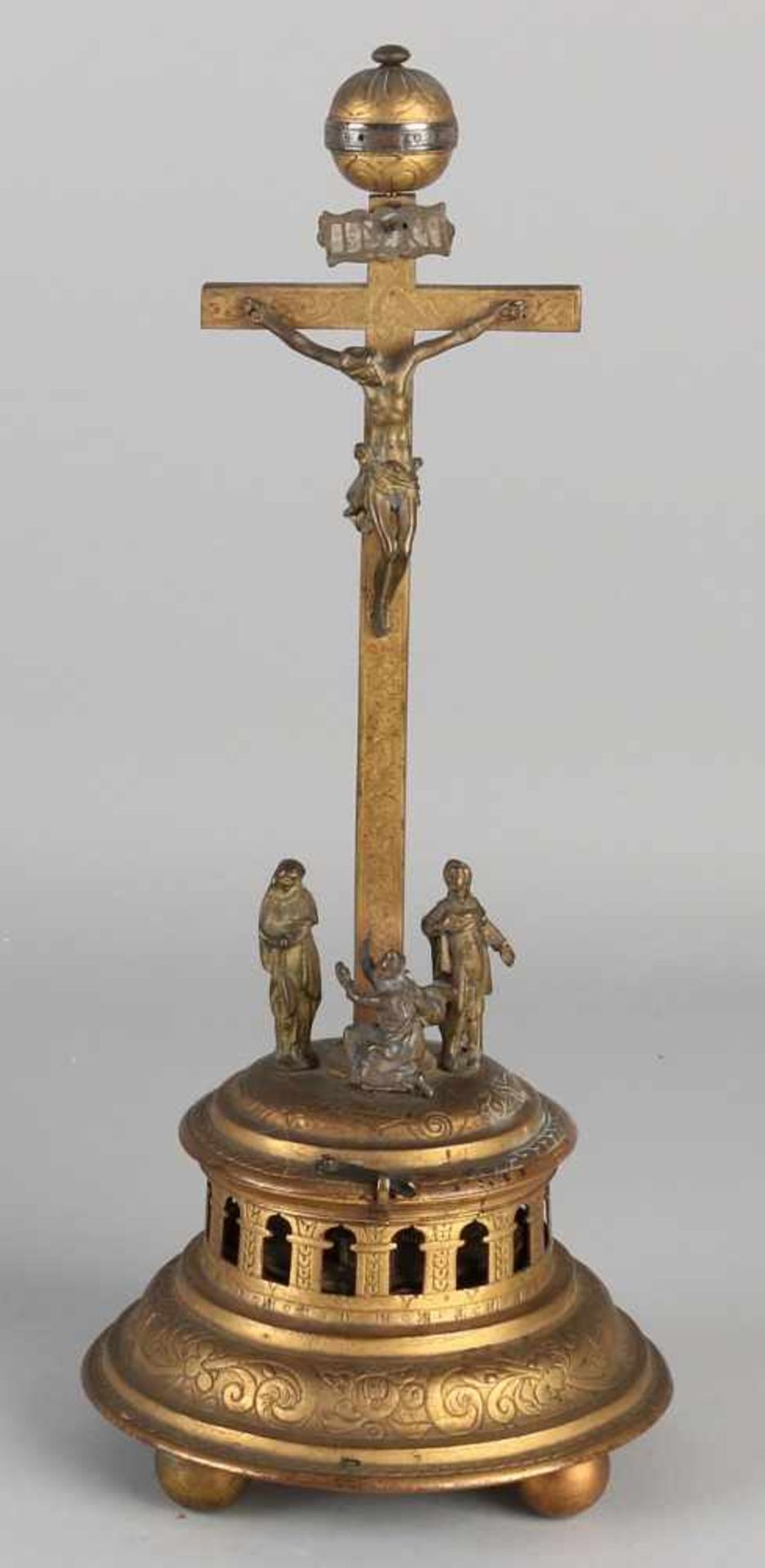 Rare 19th century gilt bronze crucifix Tournarnd clock with original pouch. Neo Renaissance. Scoop - Bild 2 aus 4