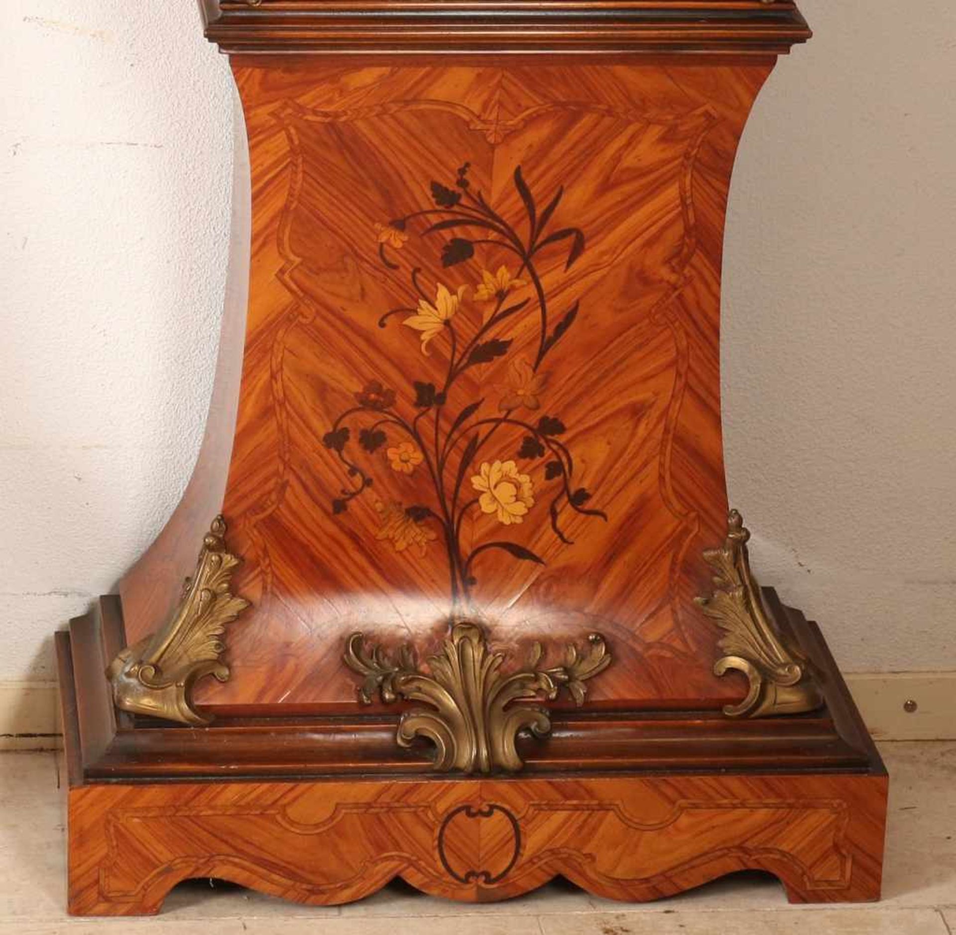 Italian rosewood boulle-style grandfather clock with floral marquetry and bronze decorations. Second - Bild 3 aus 4