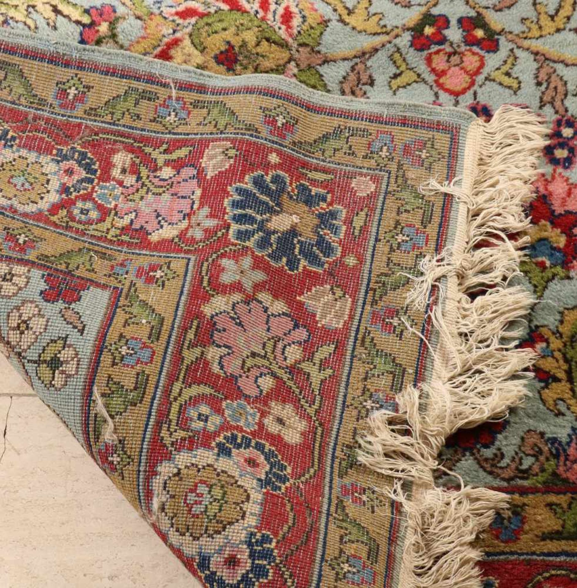 Persian rug entirely with floral decoration in red / green / cream etc. Size: 157 x 396 cm. In - Bild 3 aus 3