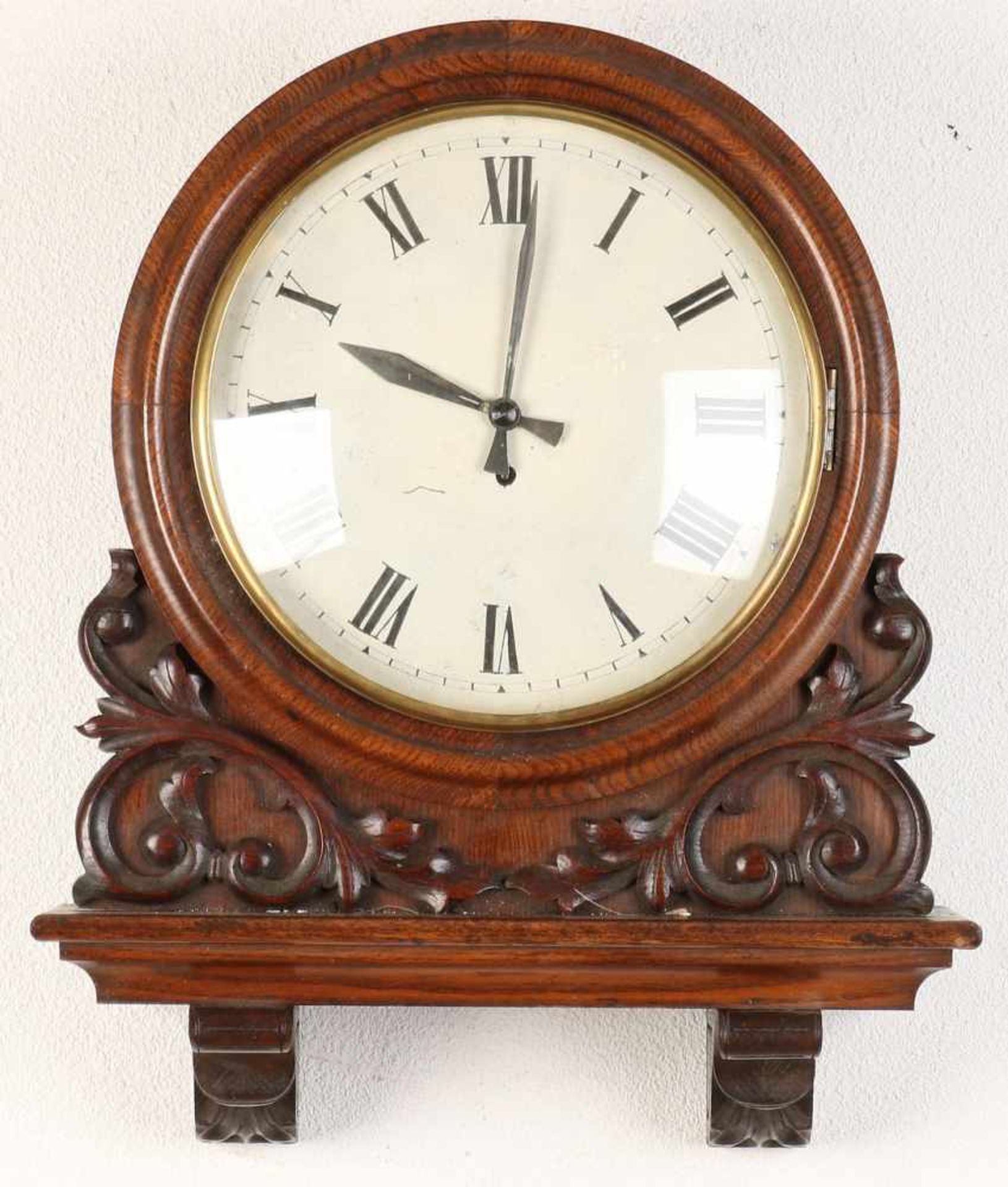 English oak Victorian wall clock with fusee movement. Circa 1900. Size: 58 x 50 x 16 cm. In good