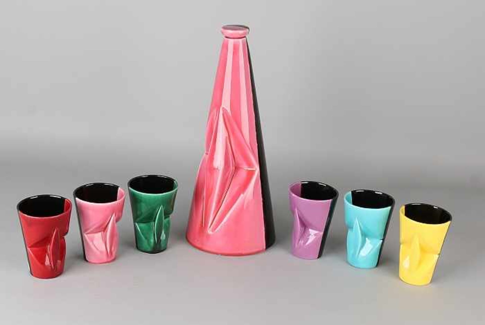 60-Year Art Deco-style ceramic carafe set with colored glaze. Comprising pour decanter + six cups.