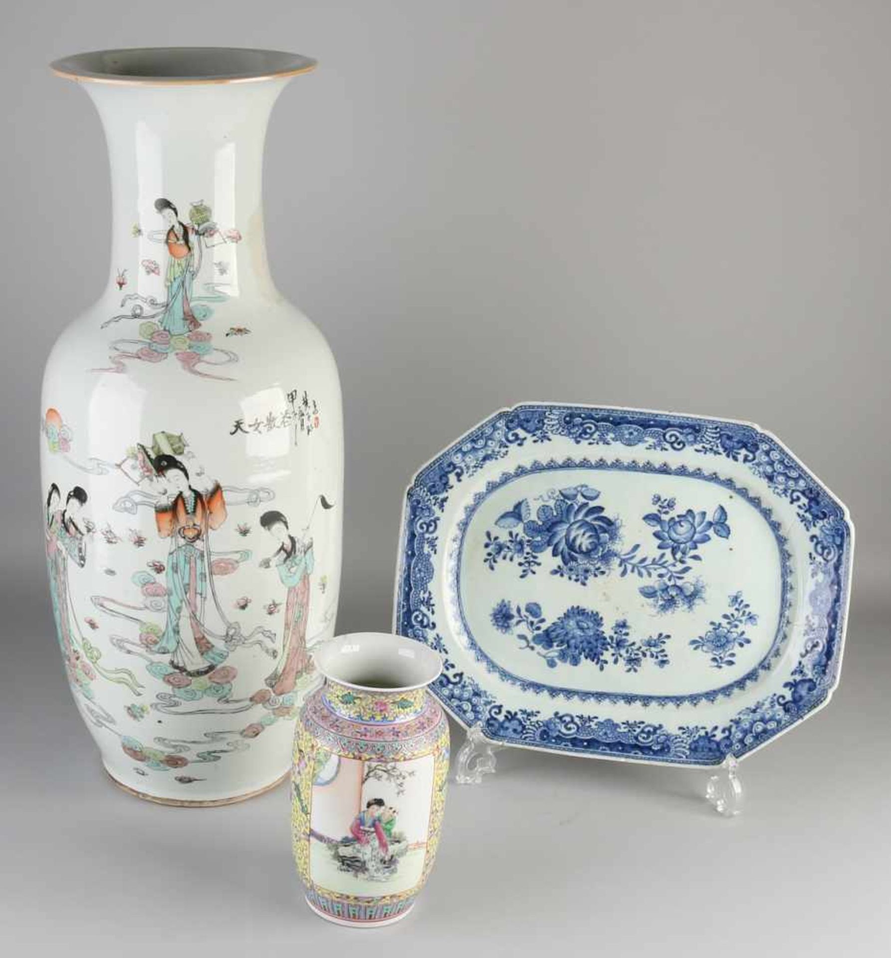 Three pieces of Chinese porcelain. Consisting of: 18th Century Queng Lung meat tray, glued. Republic