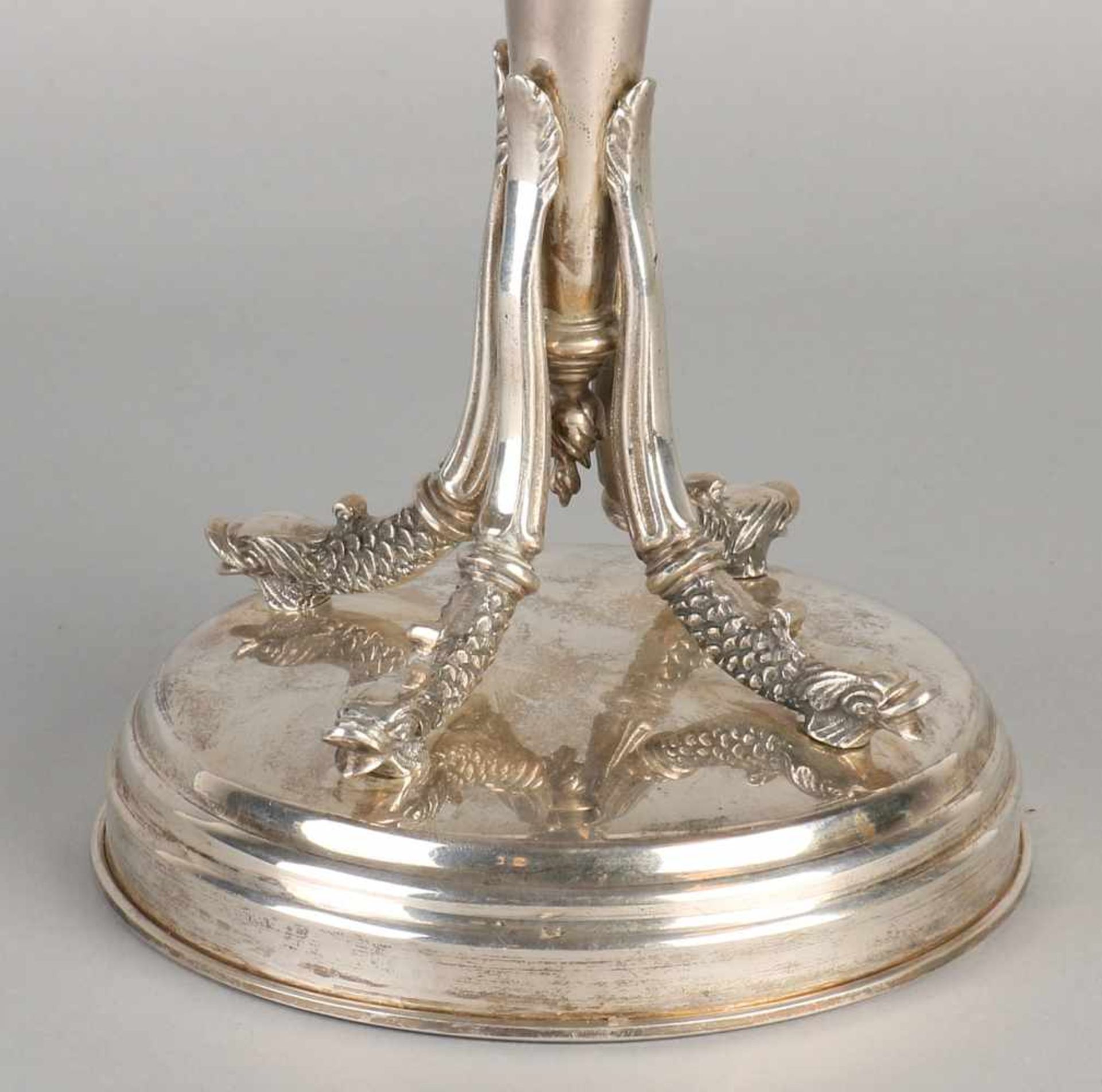 Imposing silver candlestick, 900/000, 3 light, with two arms in the form of winged dolphins. The - Bild 3 aus 3