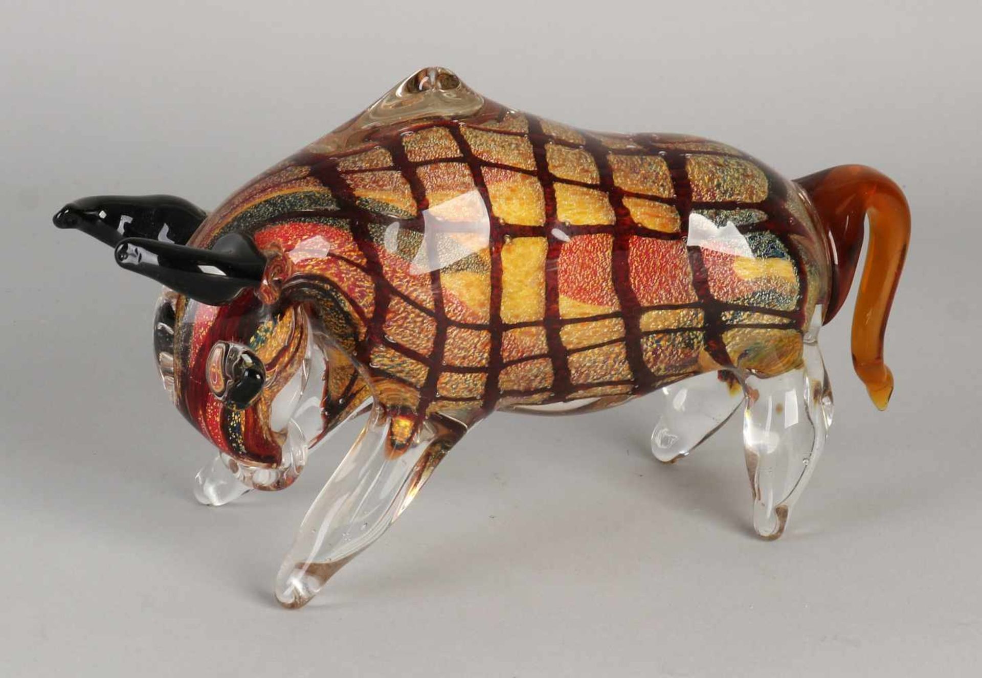 Glass artist bull. Glasfusing including metal. 21st century. Size: 14 x 25 x 7 cm. In good