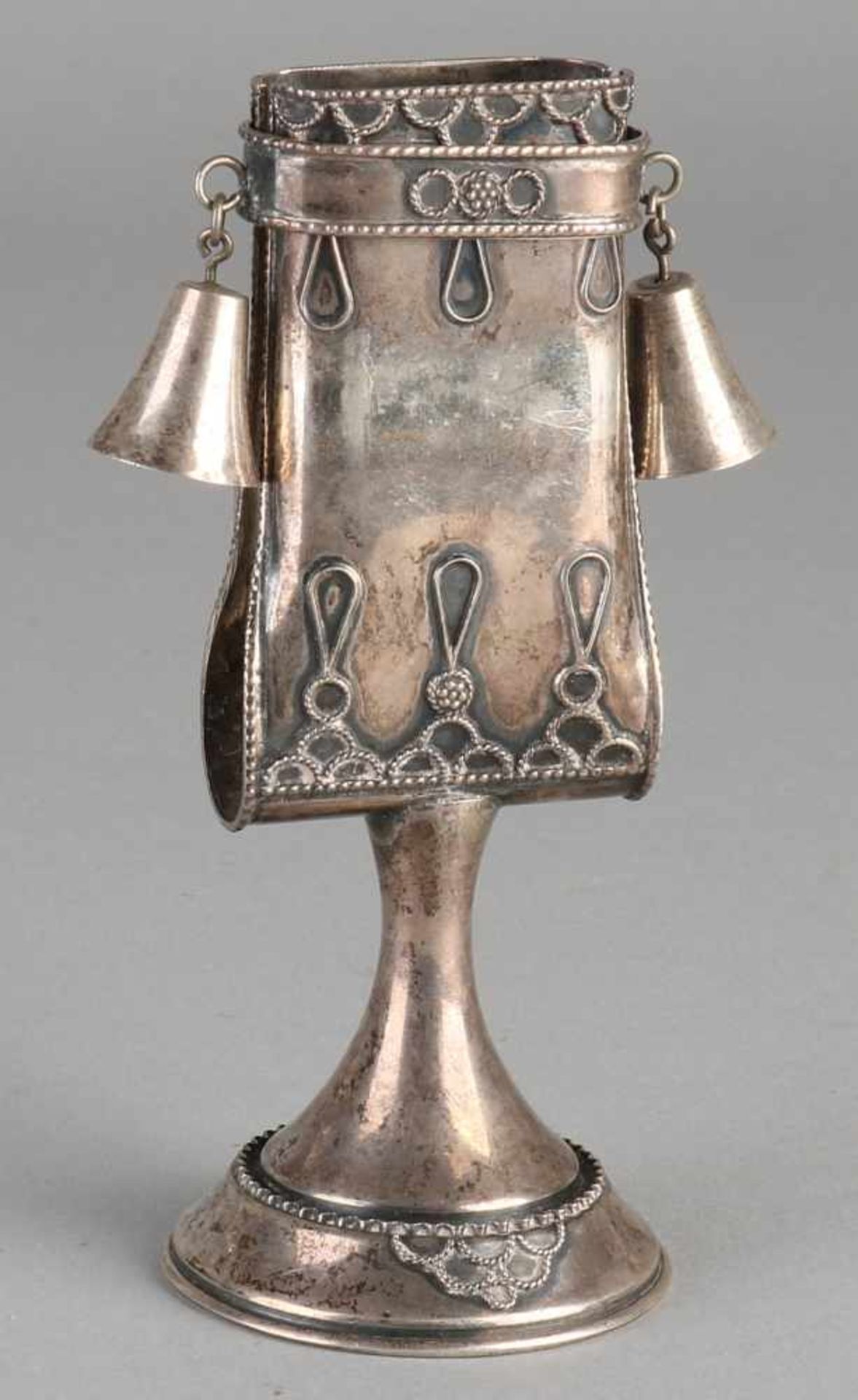Silver Jewish candelabra, 925/000. Havdalah, on circular base decorated with rectangular candle