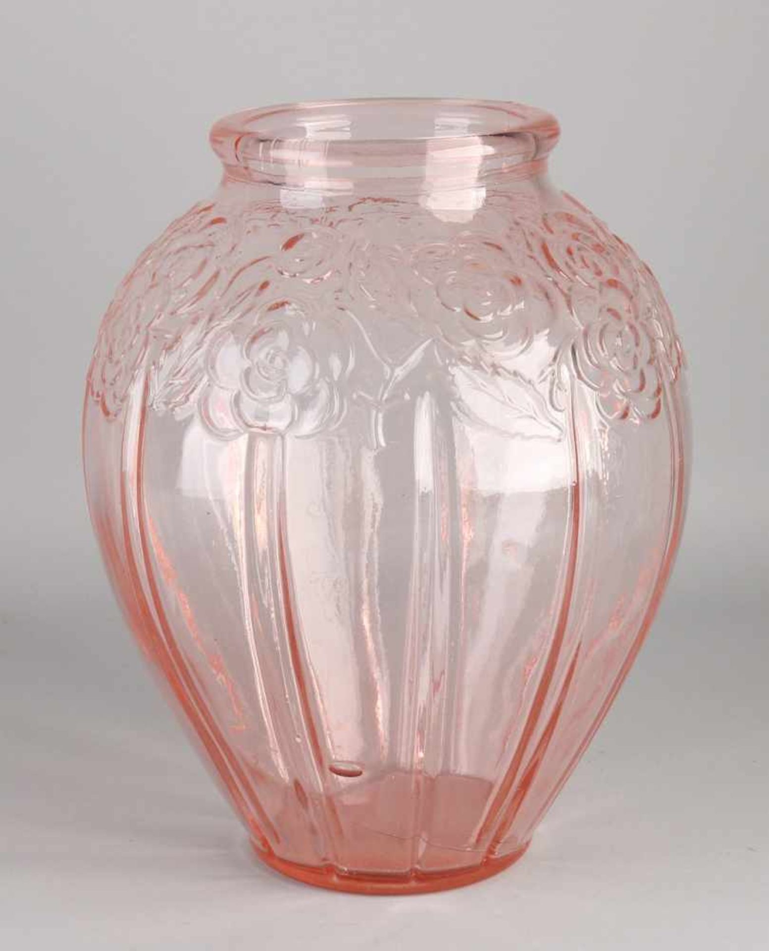 Large red-pink French pressed glass Art Nouveau vase with floral decoration. Circa 1920. Size: 31