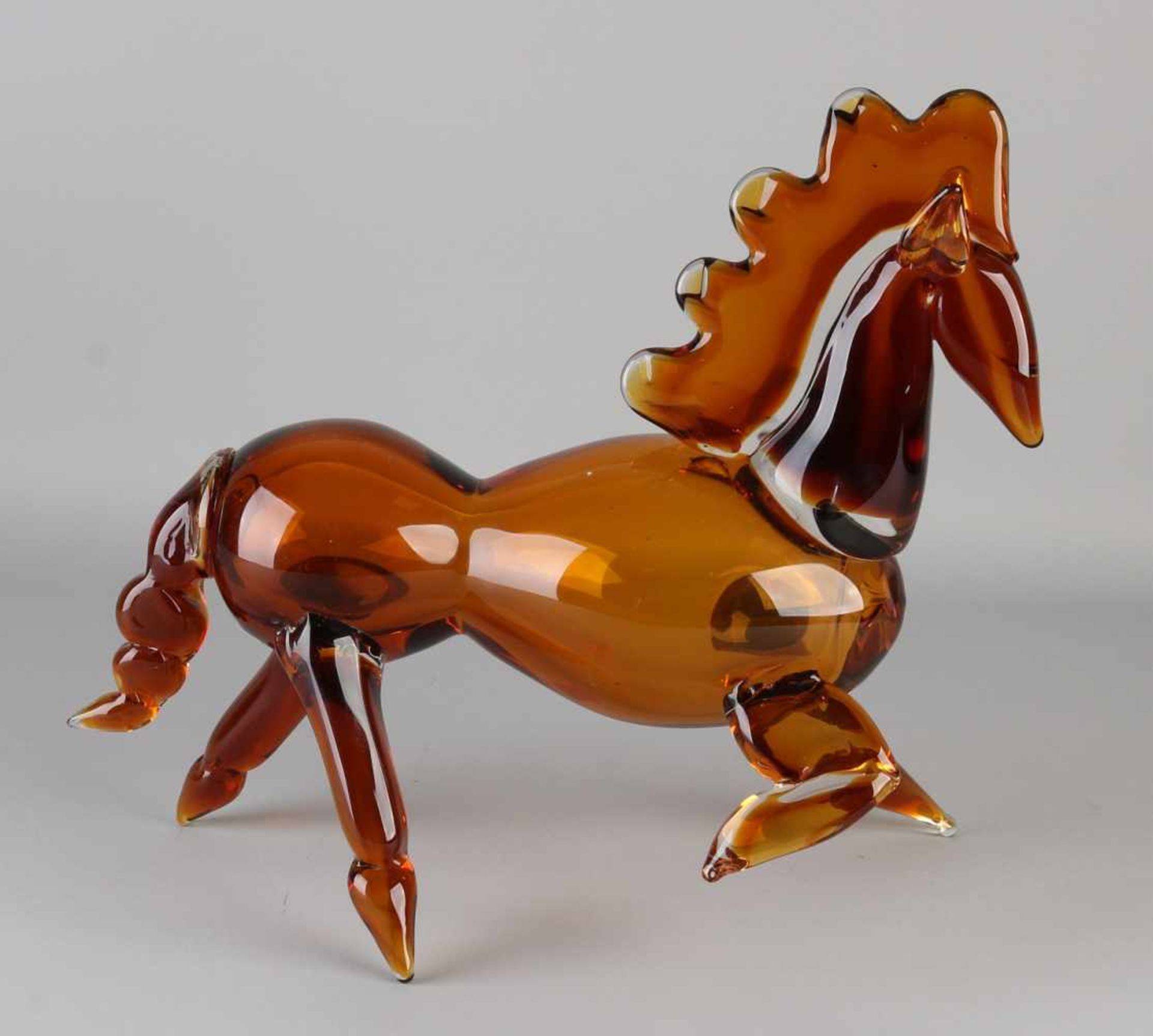 Large glass Murano style horse. In the color brown. 21st century. Size: 33 x 37 x 22 cm. In good