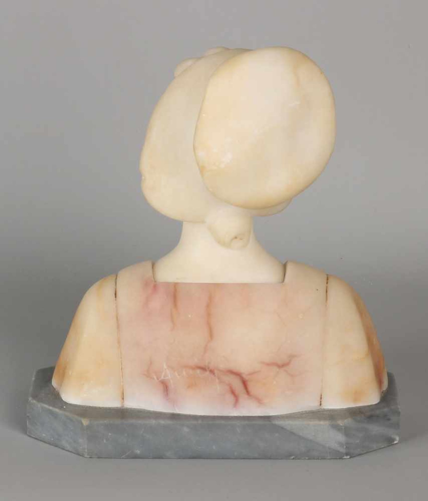 J. Aurili. Marble bust ladies. 1834 - 1914. Chip. Dimensions: 16 cm. In fair / good condition. - Bild 2 aus 2