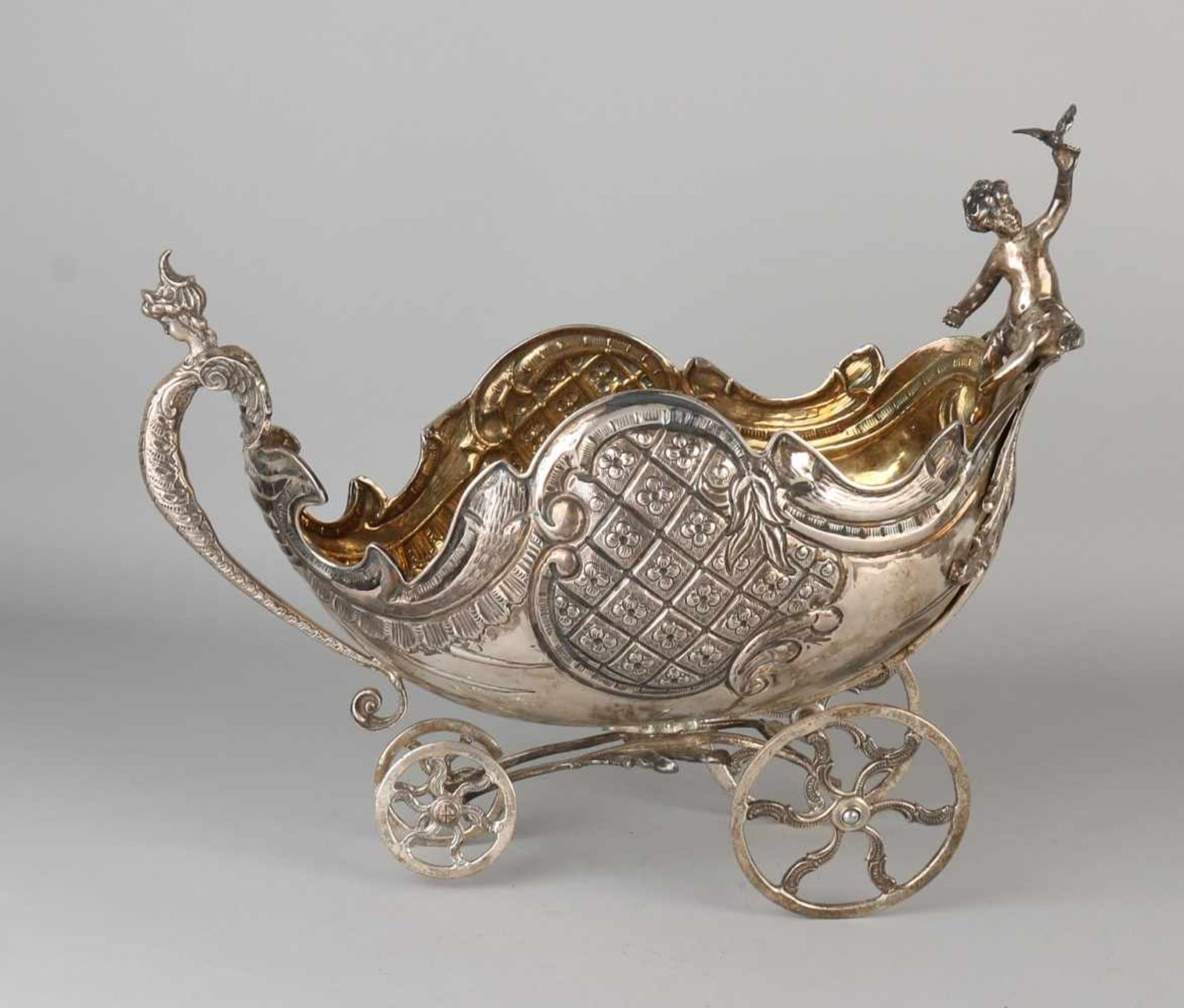 Beautiful silver victory-carriage, 800/000, lavishly decorated with acanthus leaves, palmettes and - Bild 2 aus 3