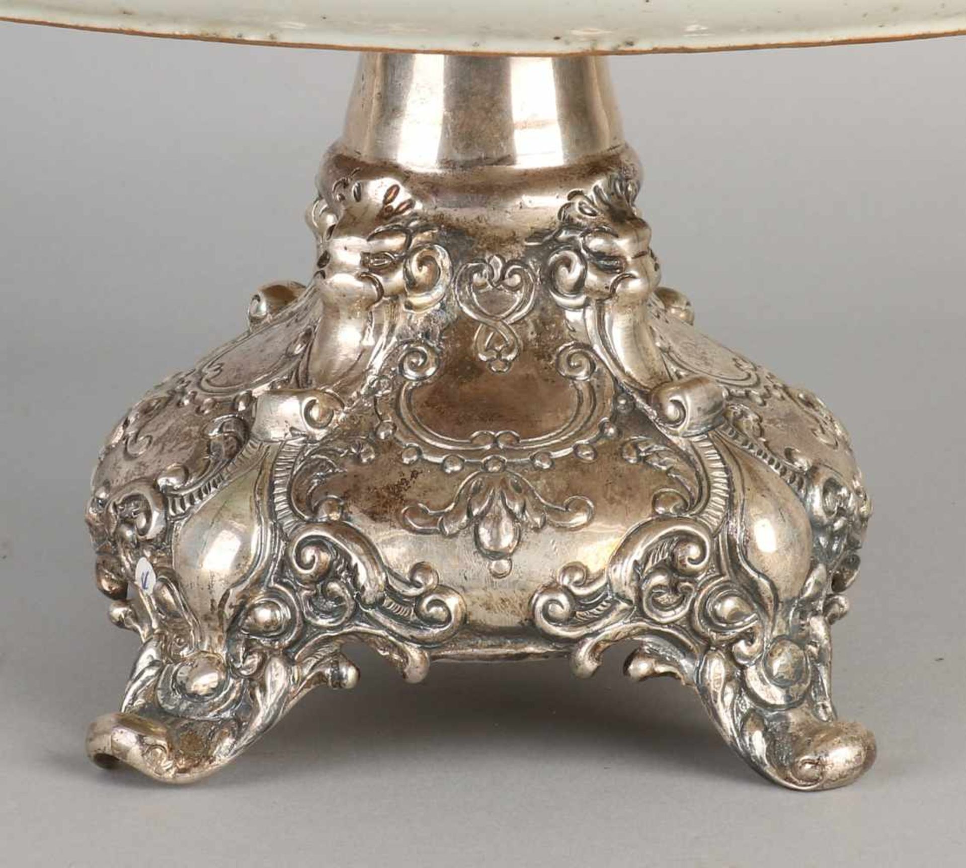 Cantonese dish placed on heavy silver base with four curved legs decorated with lions' heads, - Bild 2 aus 2