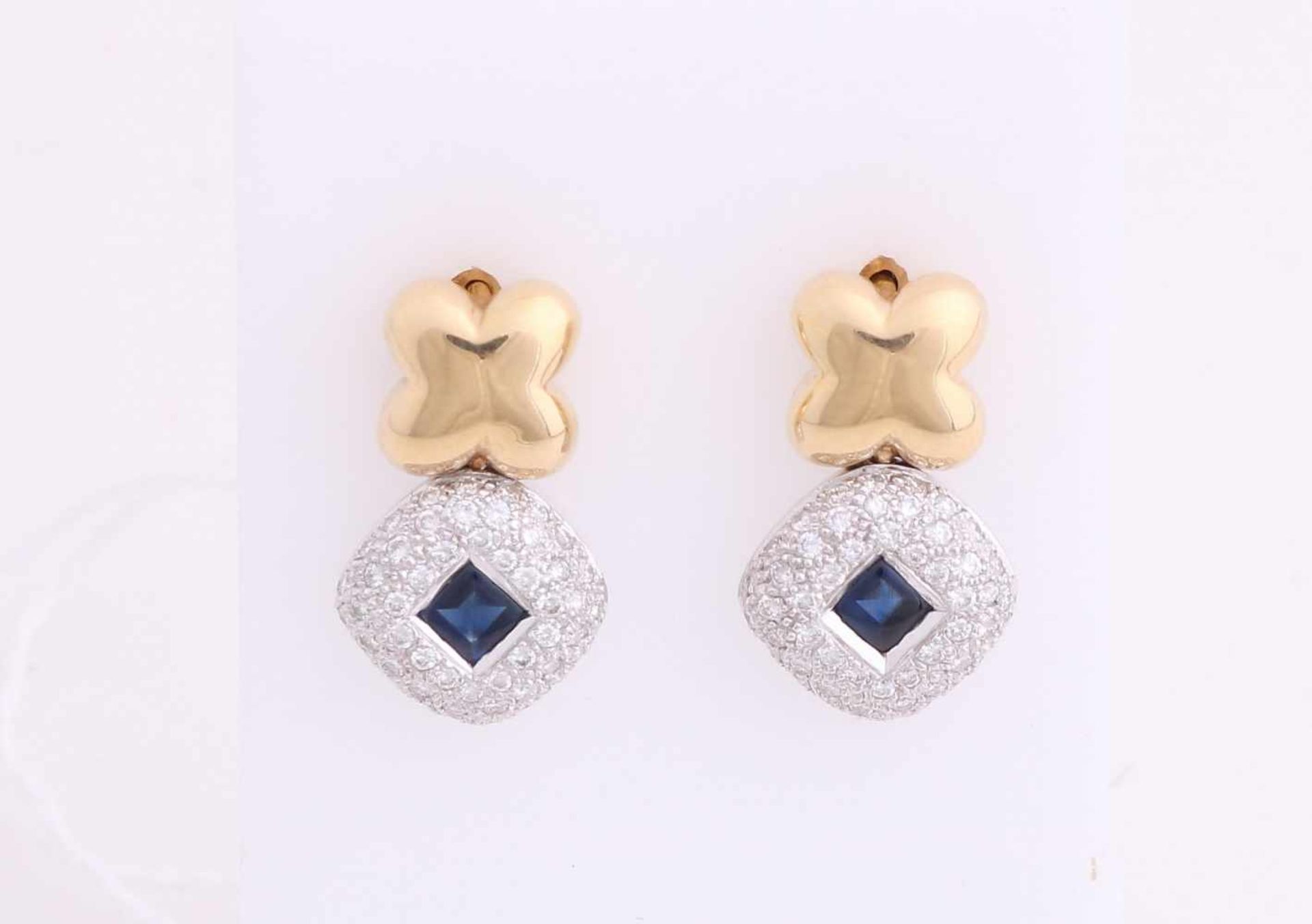 Yellow gold earrings, 585/000, sapphire and diamond. Studs, X-shaped, with suspended from it a white