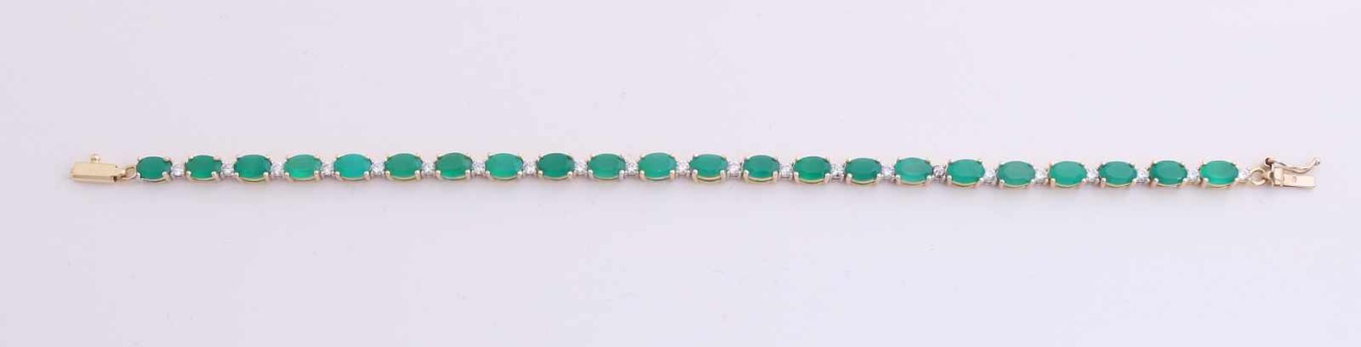 Yellow gold bracelet, 585/000, with emerald and zirconia. Bracelet set with 22 oval faceted - Bild 2 aus 2