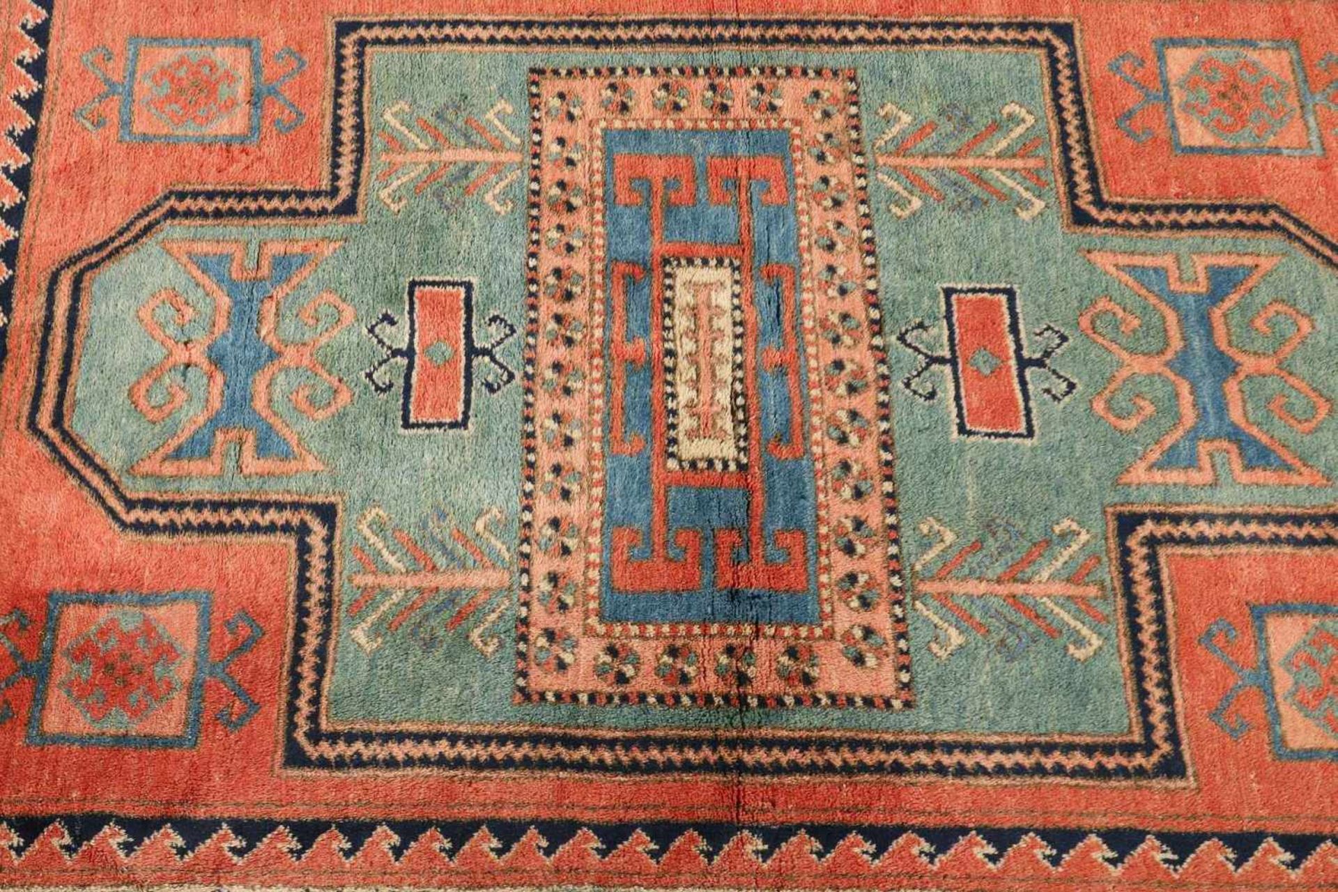 Old Persian rug in the color salmon / blue / black / cream. Size: 150 x 113 cm. In good condition. - Bild 2 aus 3