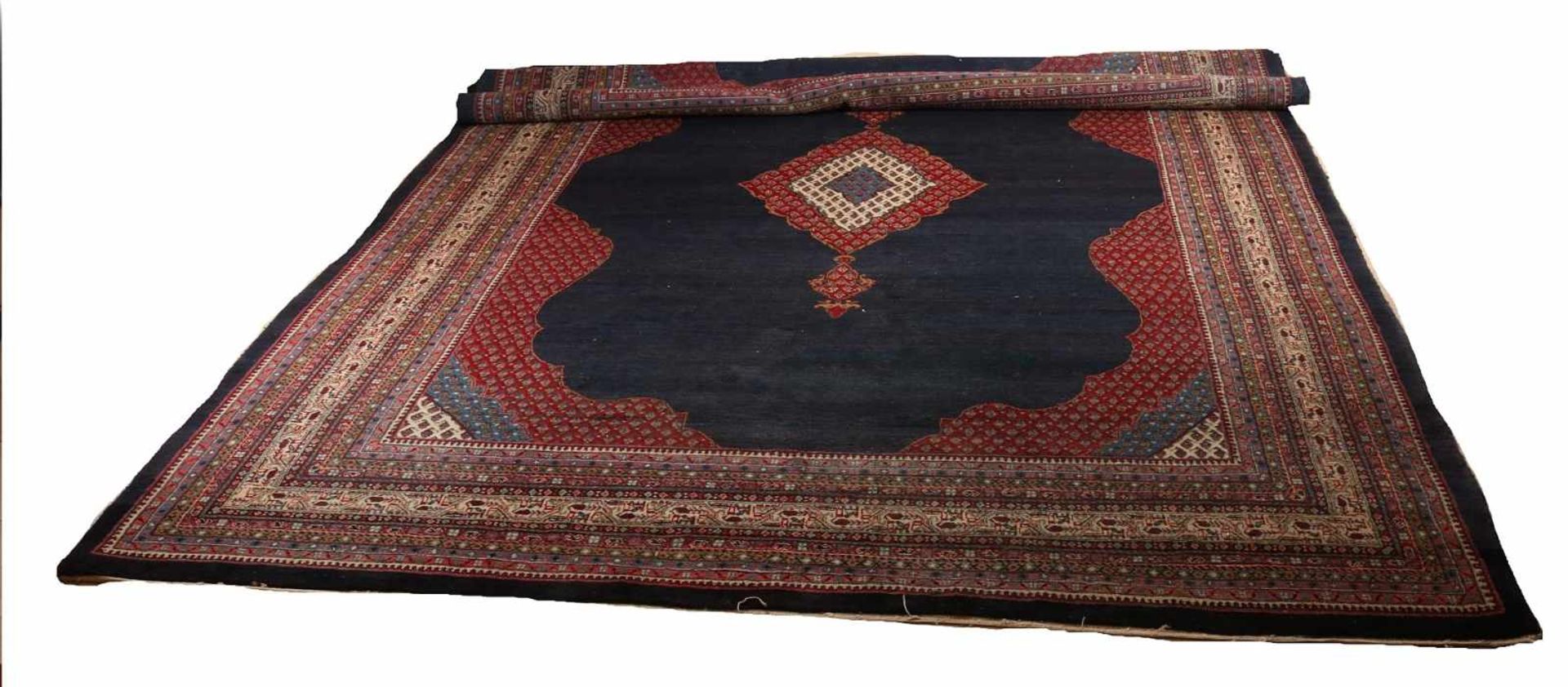 Persian rug in the colors dark blue / dark red with a large medallion in the center. Size: 280 x 385