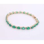 Yellow gold bracelet, 585/000, with emerald and zirconia. Bracelet set with 22 oval faceted