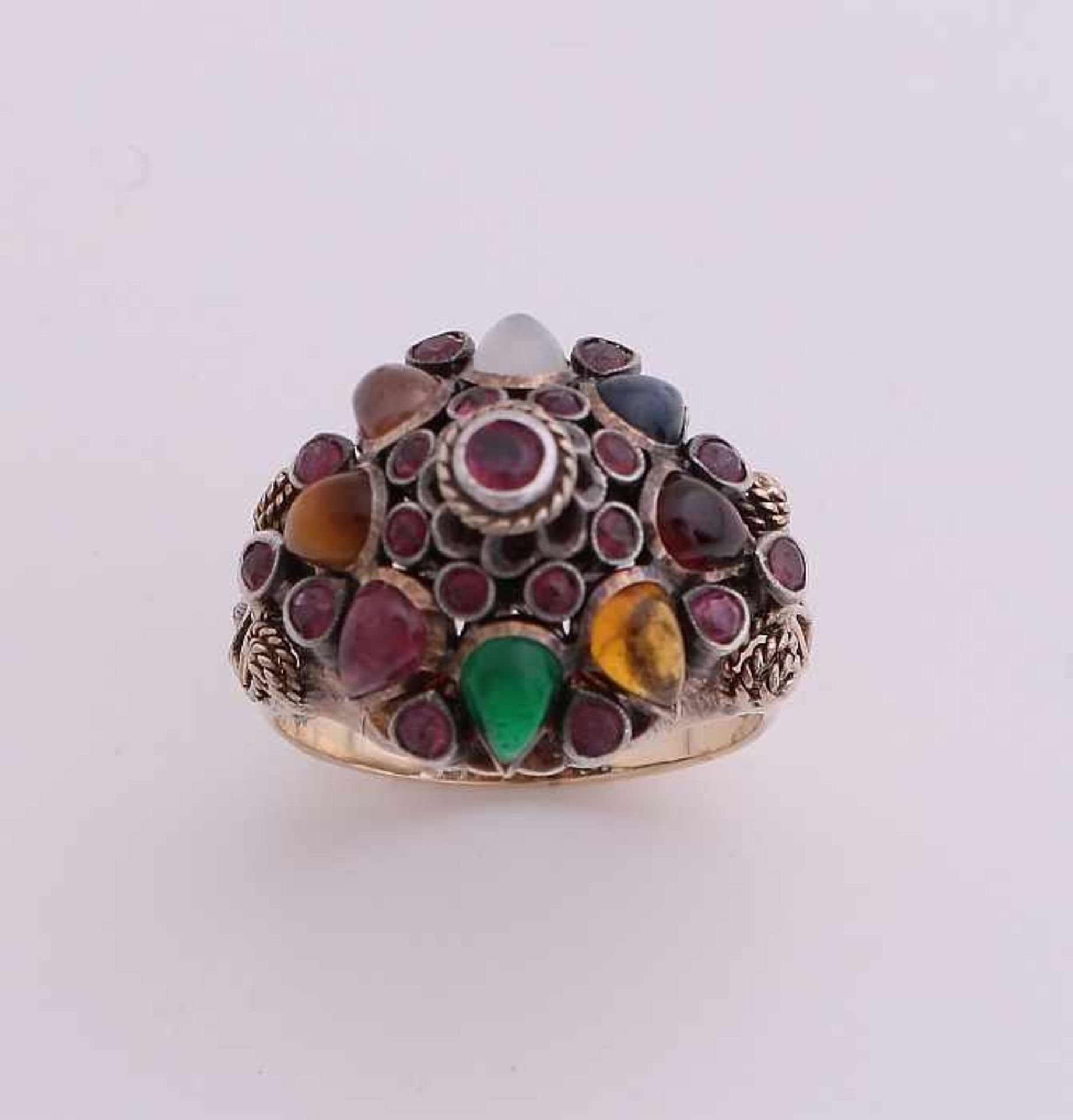 Special antique yellow gold ring, 750/000, with nine precious stones, called Navaratha ring. Ring