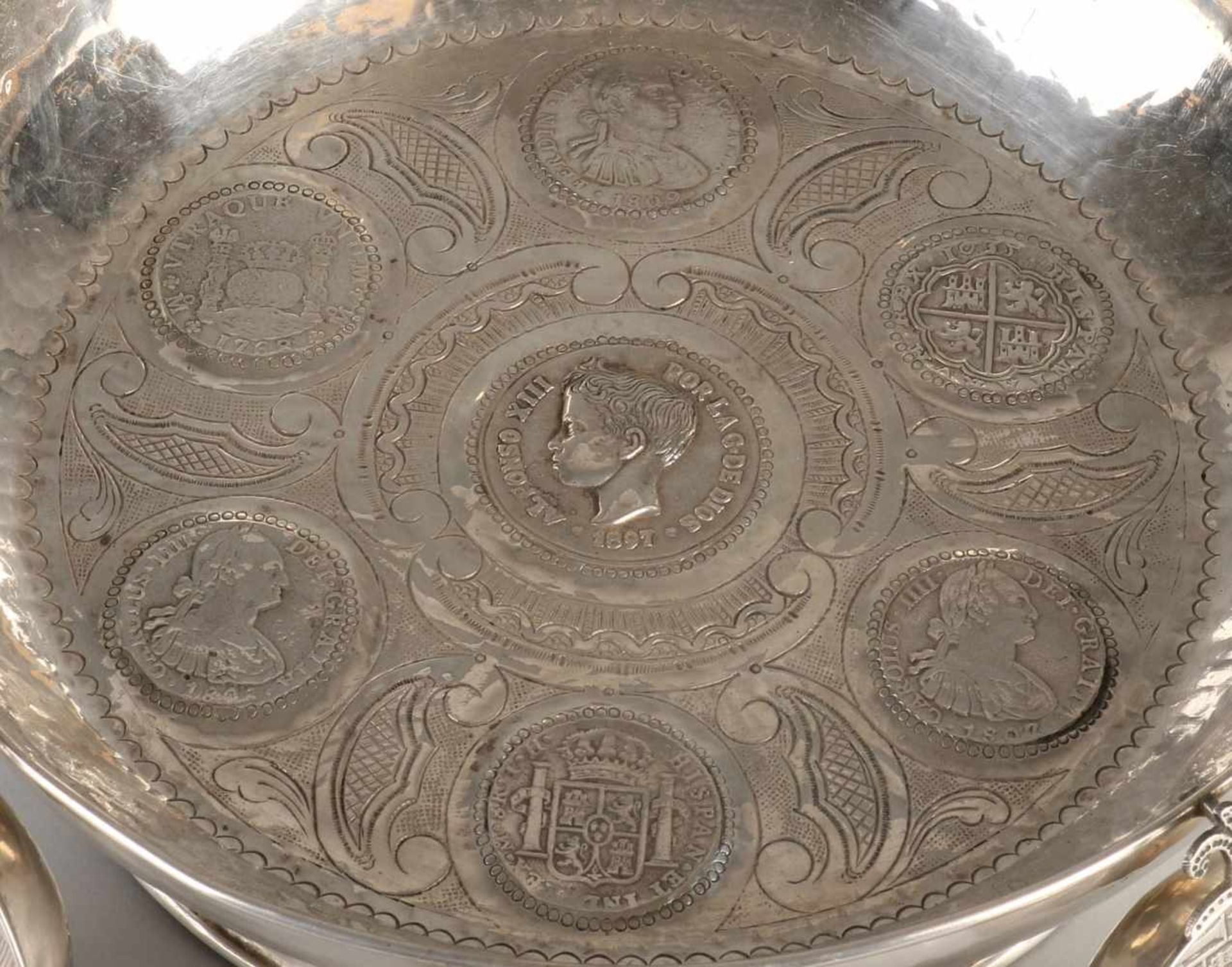 Special silver serving dish with six trays, only includes old Spanish coins. Round hammered scale on - Bild 2 aus 2