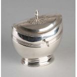 Antique silver 835/000 Empire caddy. Schuit-shaped model with smooth fillet edges, lockable hinged