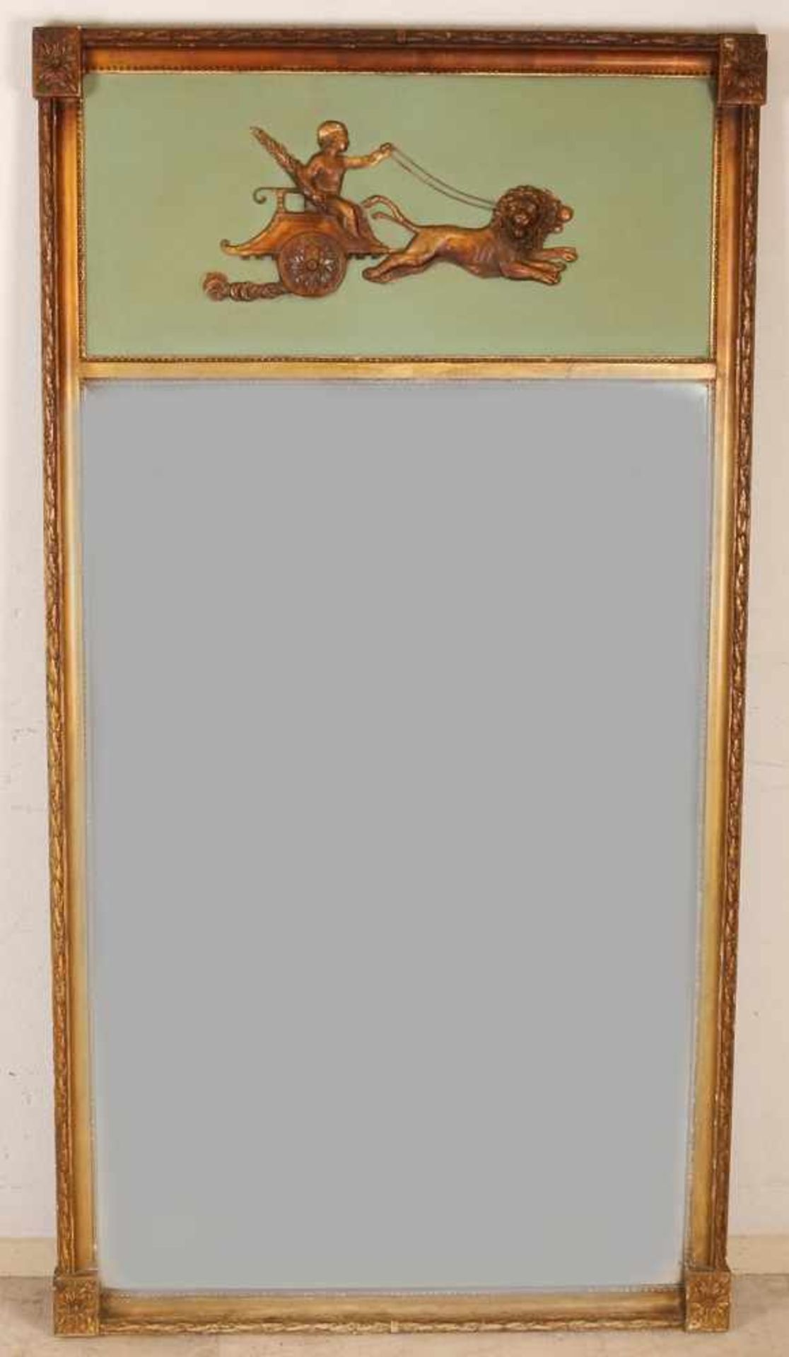 Large gold-plated Empire hall mirror with chariot and faceted mirror. Circa 1800. Dimensions: H