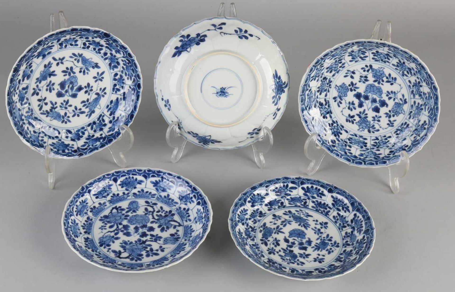 Five pieces of 18th century Chinese porcelain Kangxi plates with floral decoration, molded rim and