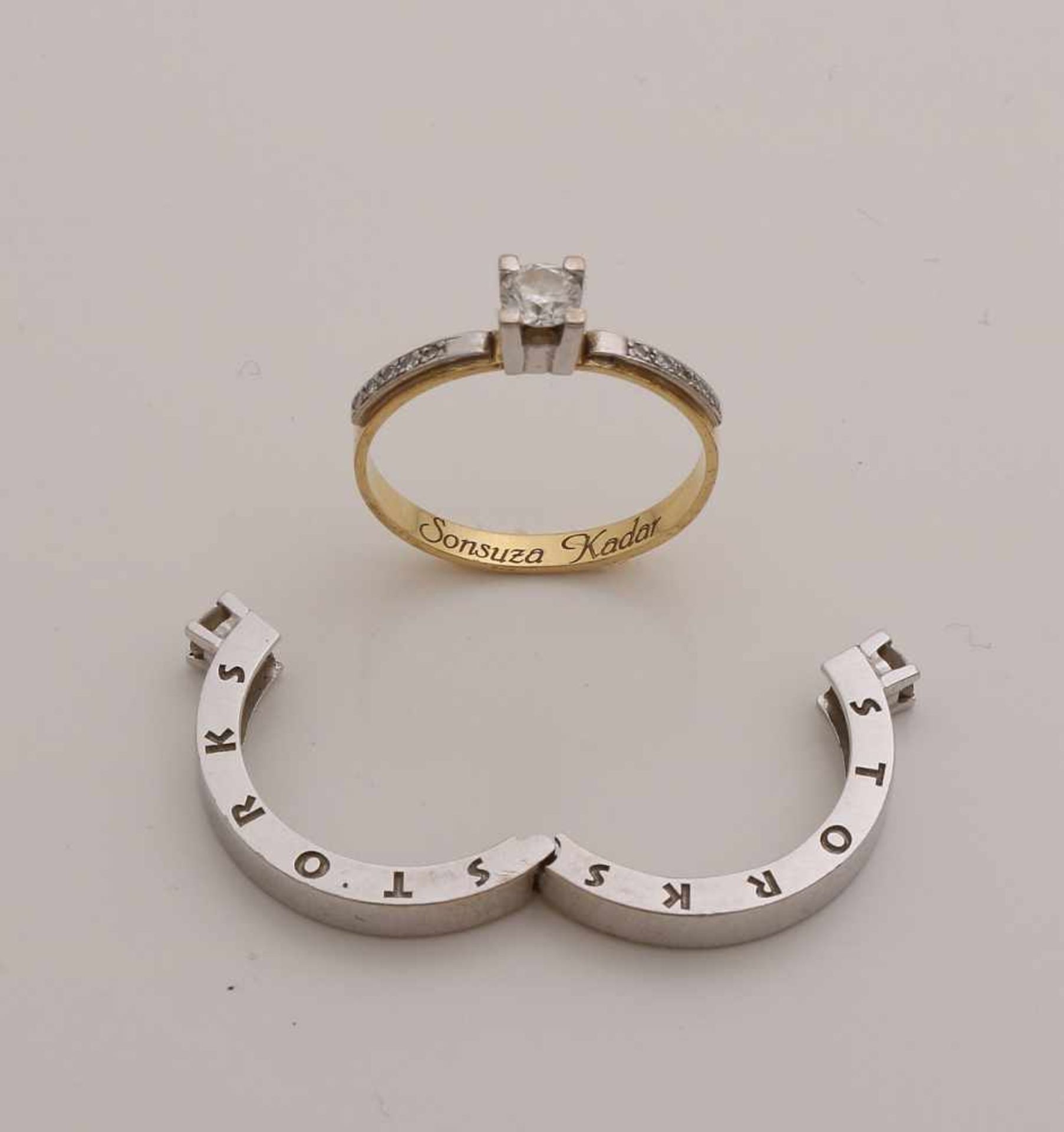 Special gold ring, 750/000, with diamonds. White gold broad tightly articulated outer ring-shaped, - Bild 2 aus 2