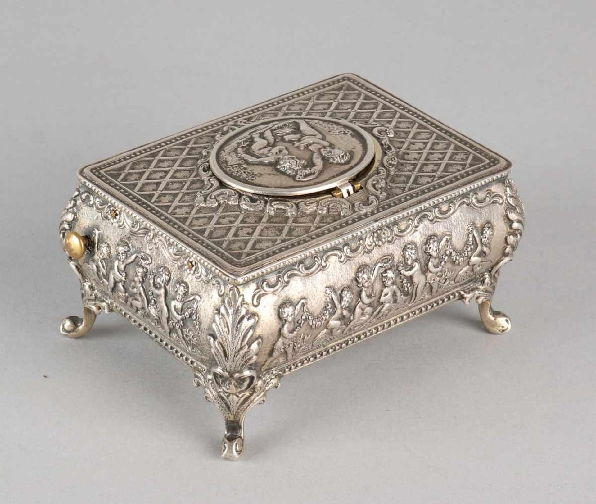 Fine silver music box, 835/000, Griesbaum, rectangular grid model decorated with decor and putti, - Bild 3 aus 3