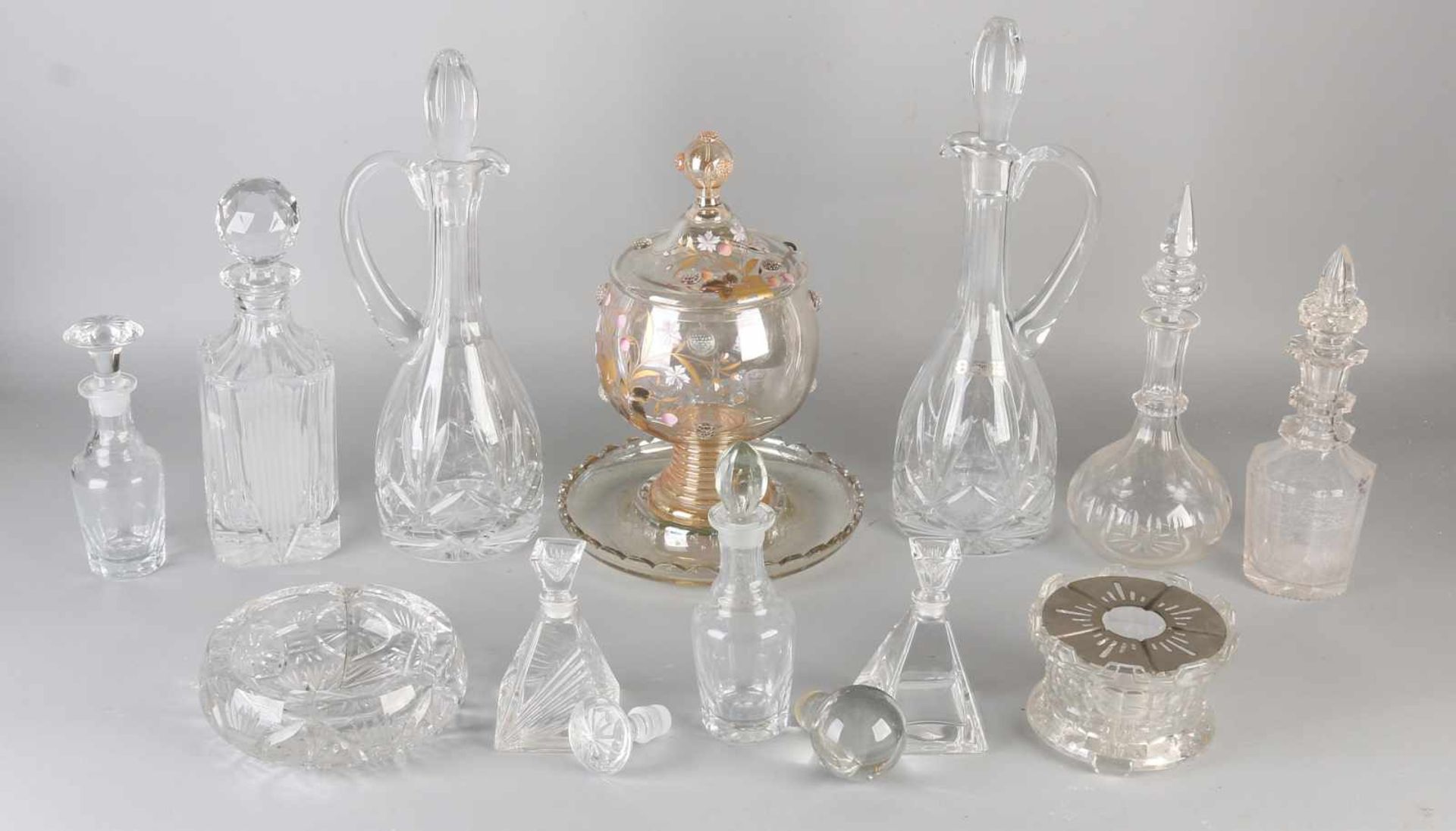 Large lot old / antique crystal. Circa 1900, consisting of twelve parts. Among other things: Bowlpot