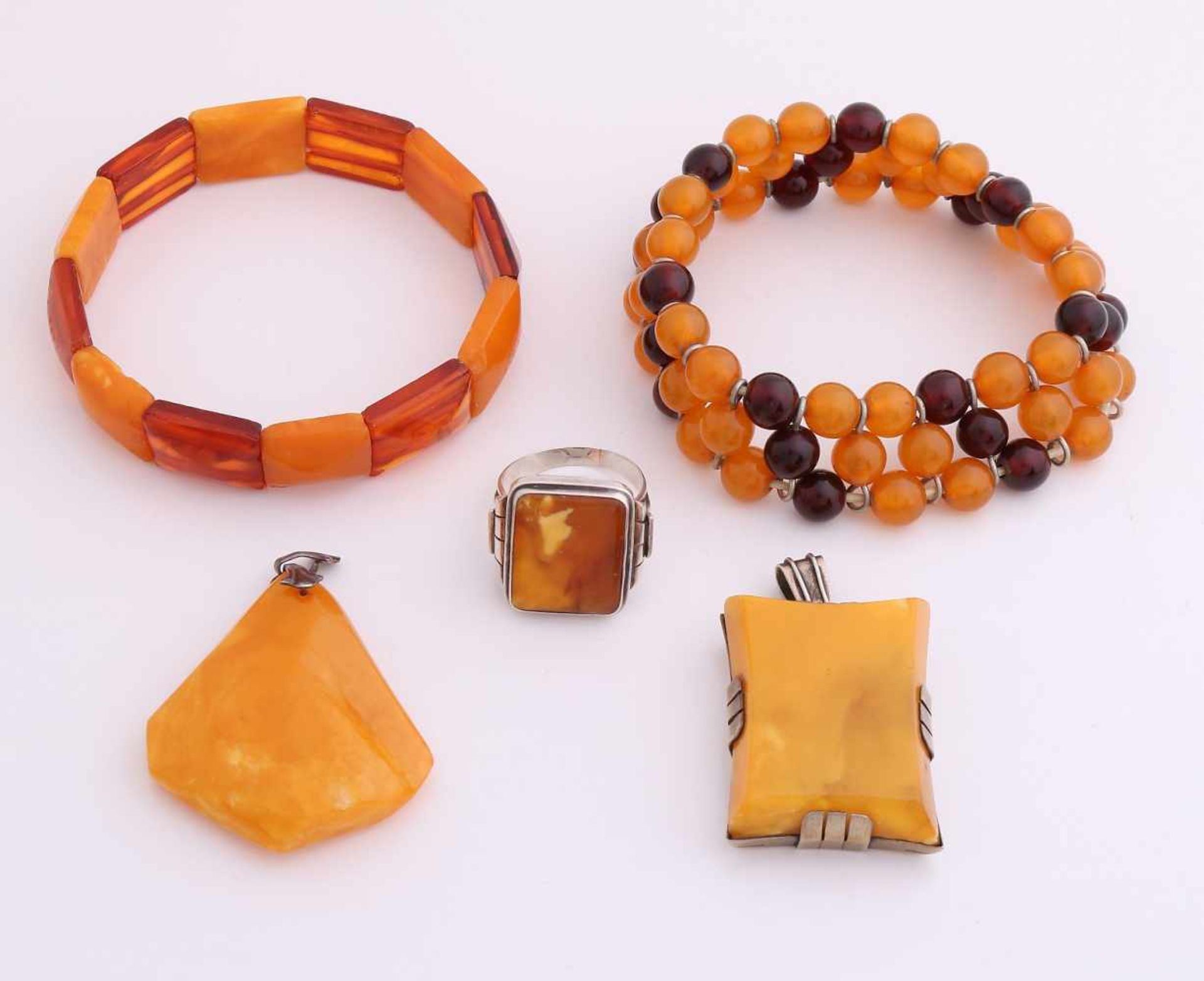 Lot 5 of jewelery with amber, two bracelets from elastic with succinic beads, pendants with 2