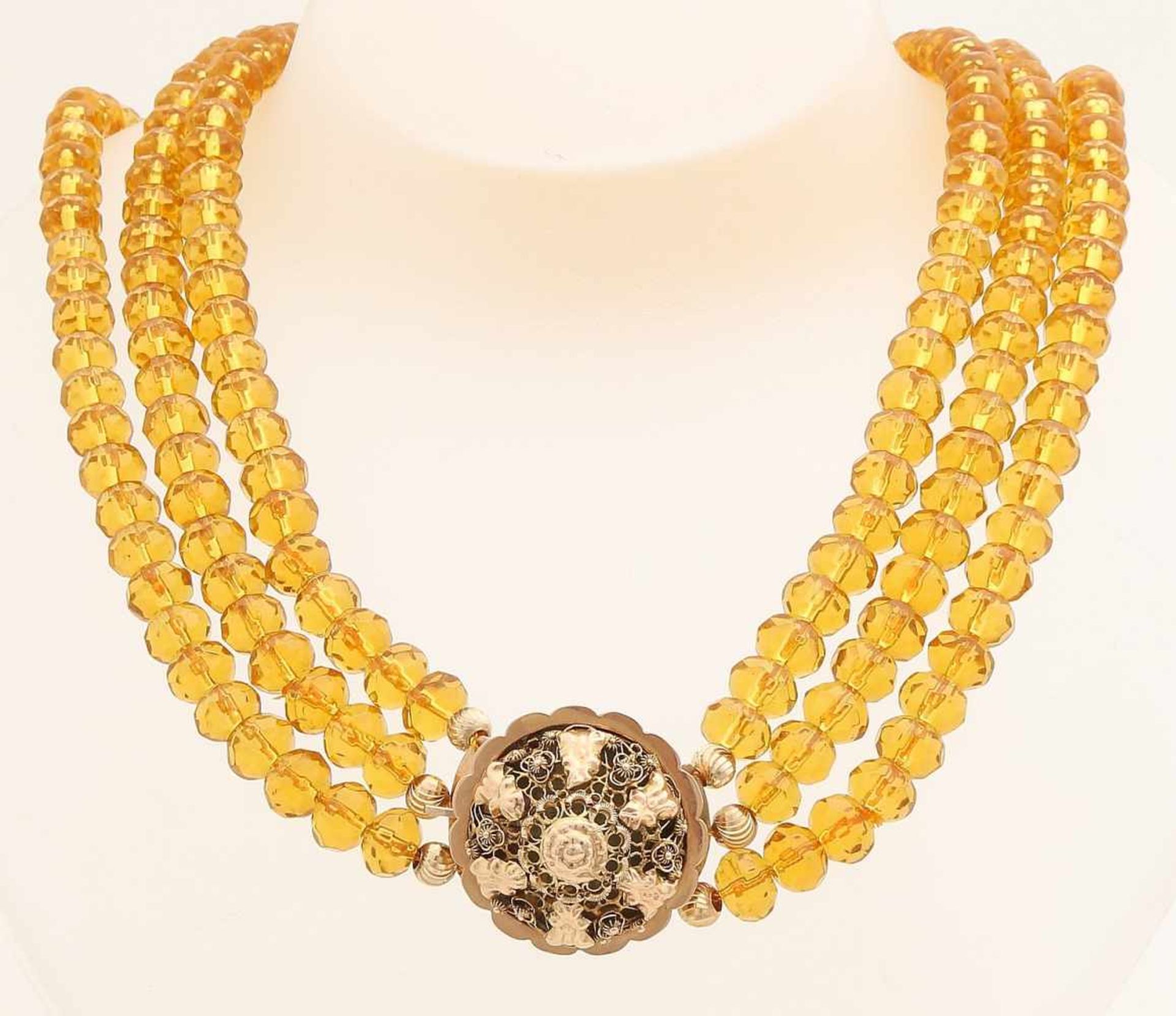 Collier citrine region lock yellow gold, 585/000. Necklace with three rows of faceted citrine beads,