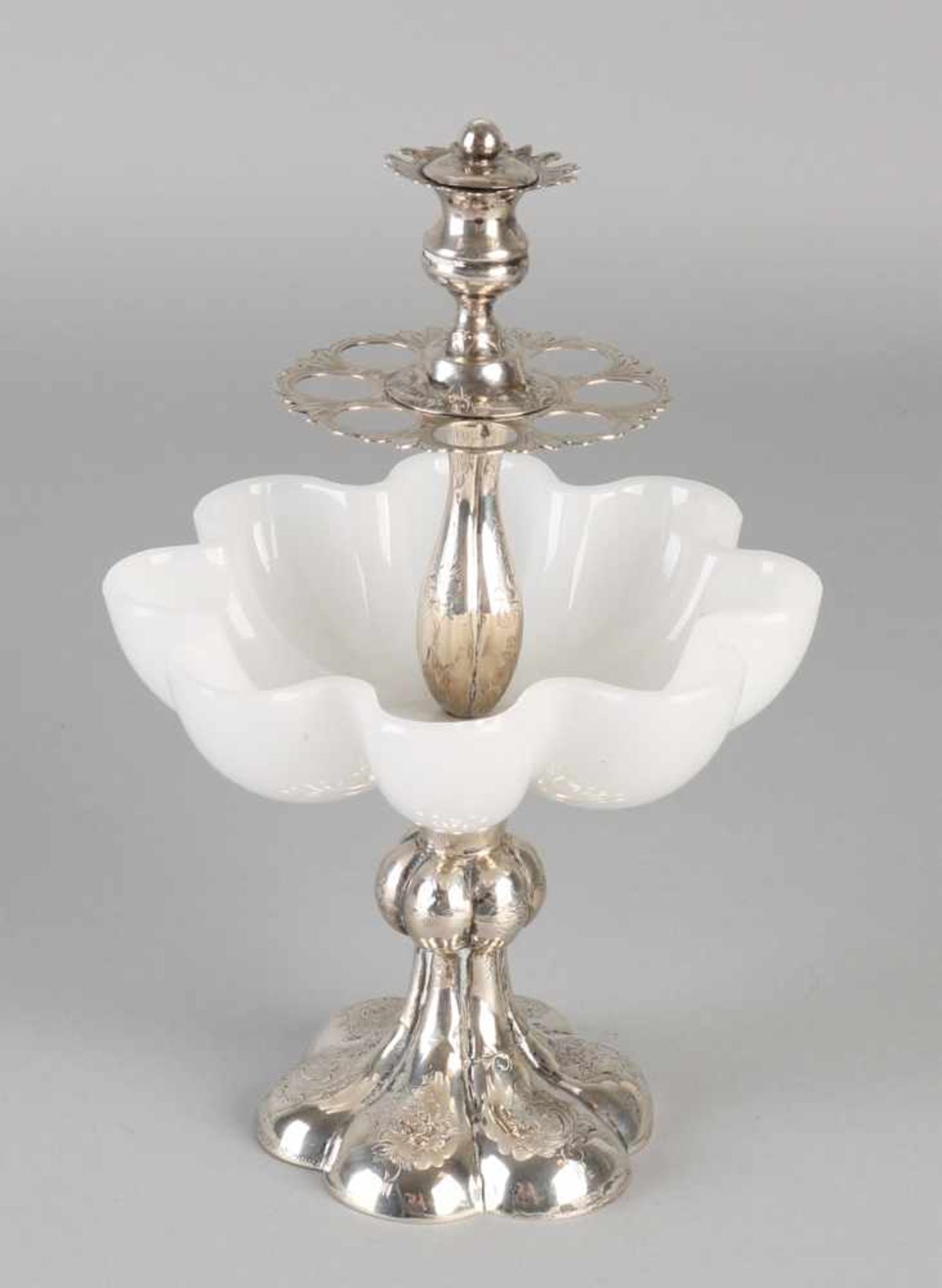 Table centrepieces with opaline and silver, 833/000, Opaline dish with a silver holder with eyes set